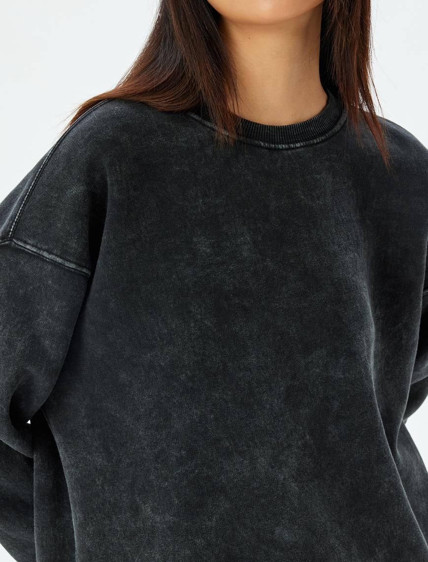   Oversize Sweatshirt Bisiklet Yaka Yıkamalı Uzun Kollu