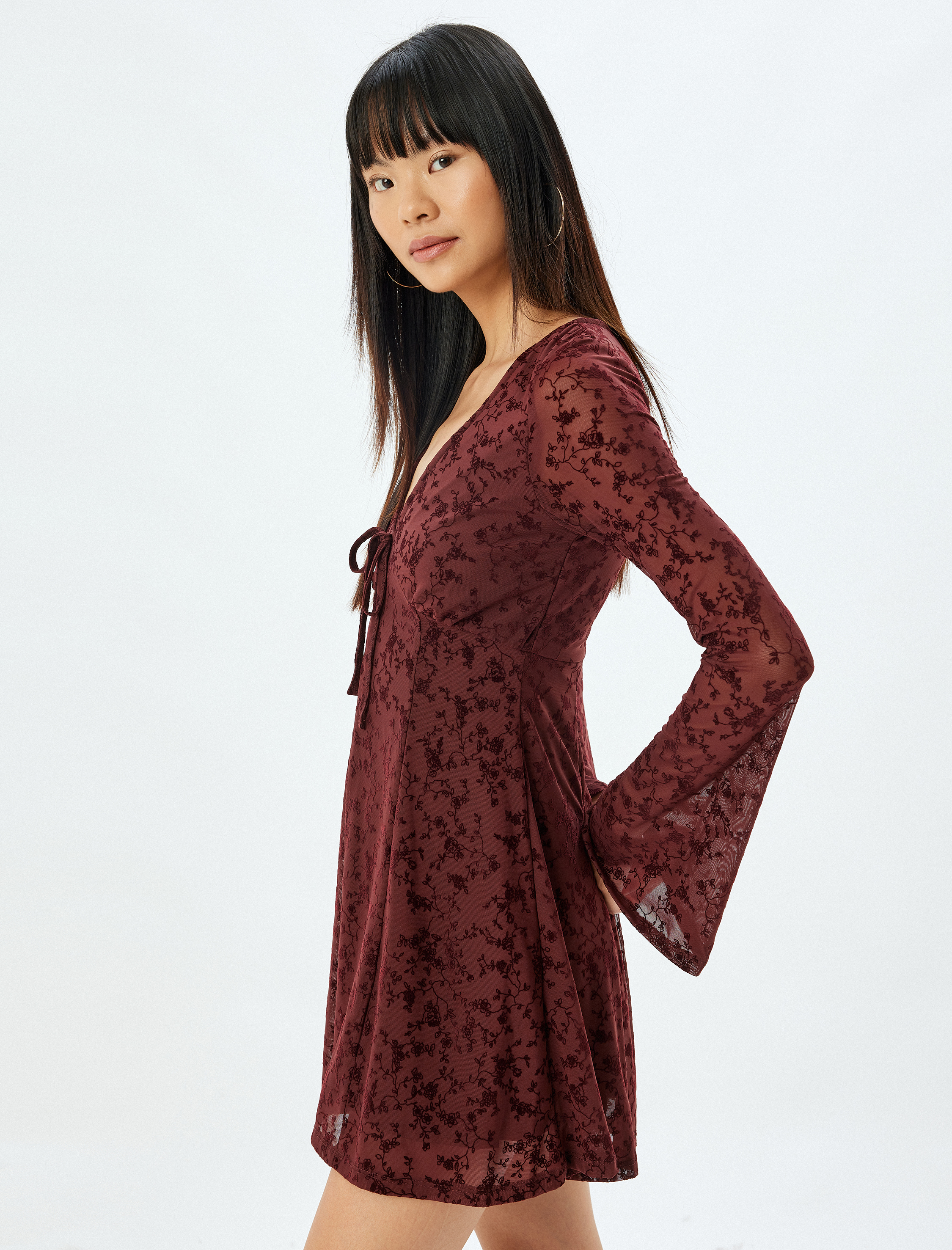   Mini Tulum Şortlu Tül V Yaka Uzun Kollu Dantelli