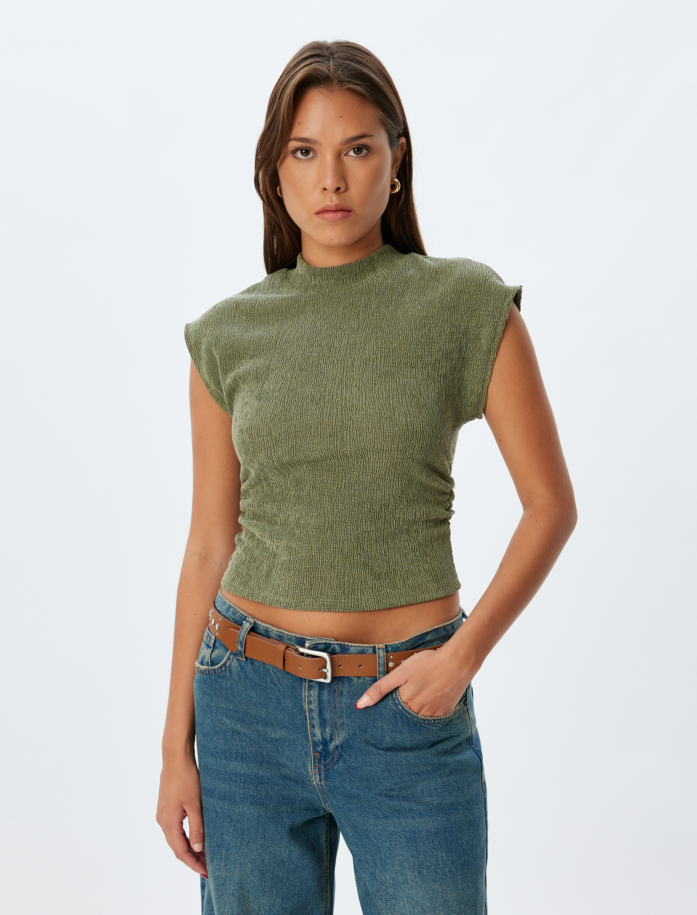 Slim Fit Dokulu Dik Yaka Kolsuz Tişört