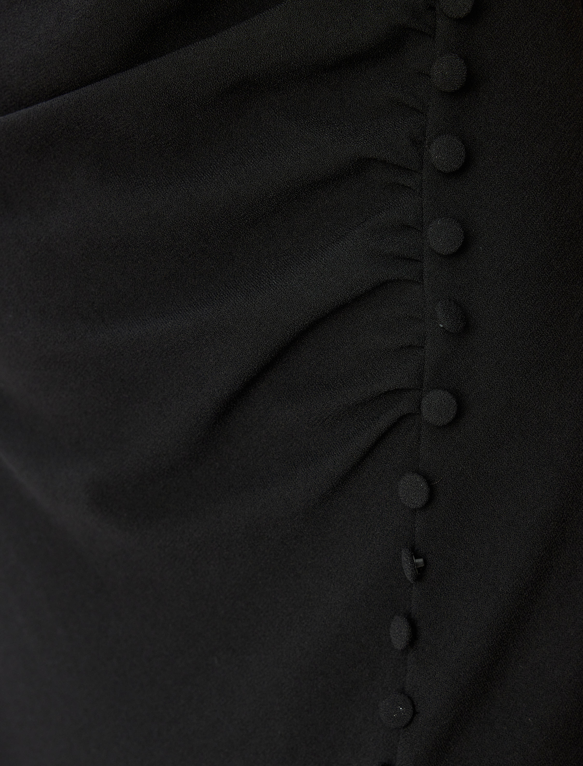   Abiye Elbise Uzun Degaje Yaka Askılı Yırtmaçlı Taş Detaylı Düğmeli