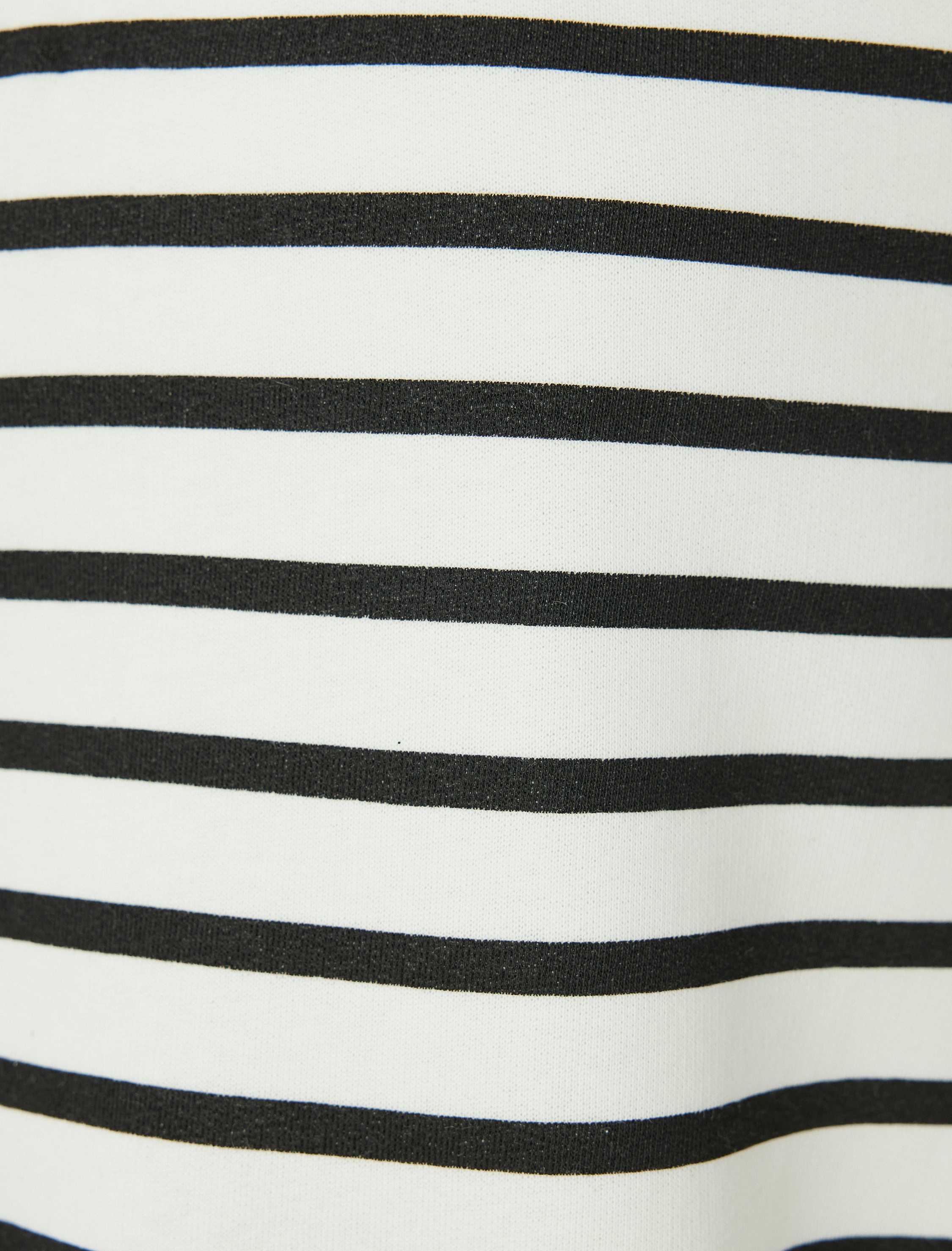   Üç İplik Şardonlu Yarım Fermuar Detaylı Dik Yaka Sweatshirt