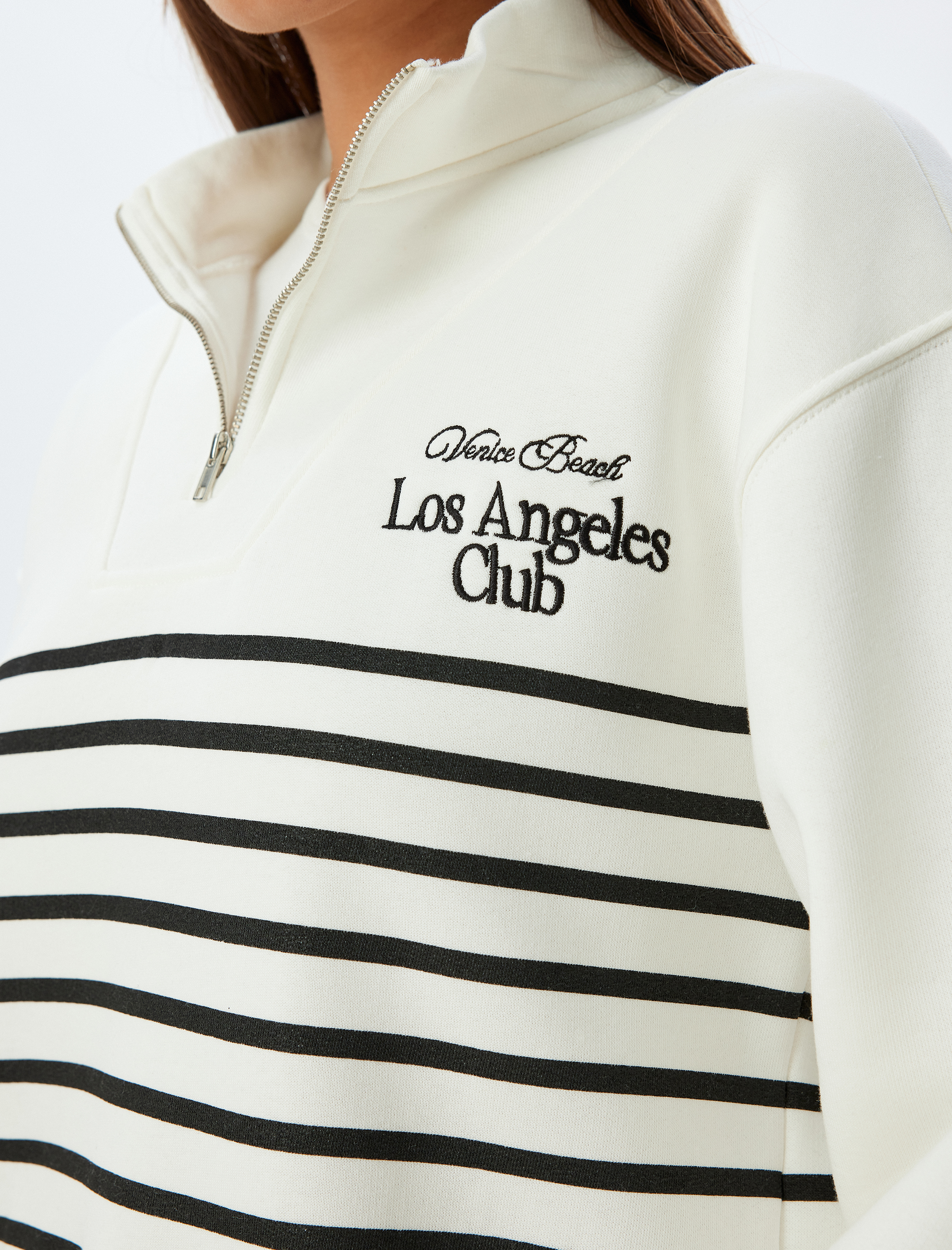   Üç İplik Şardonlu Yarım Fermuar Detaylı Dik Yaka Sweatshirt