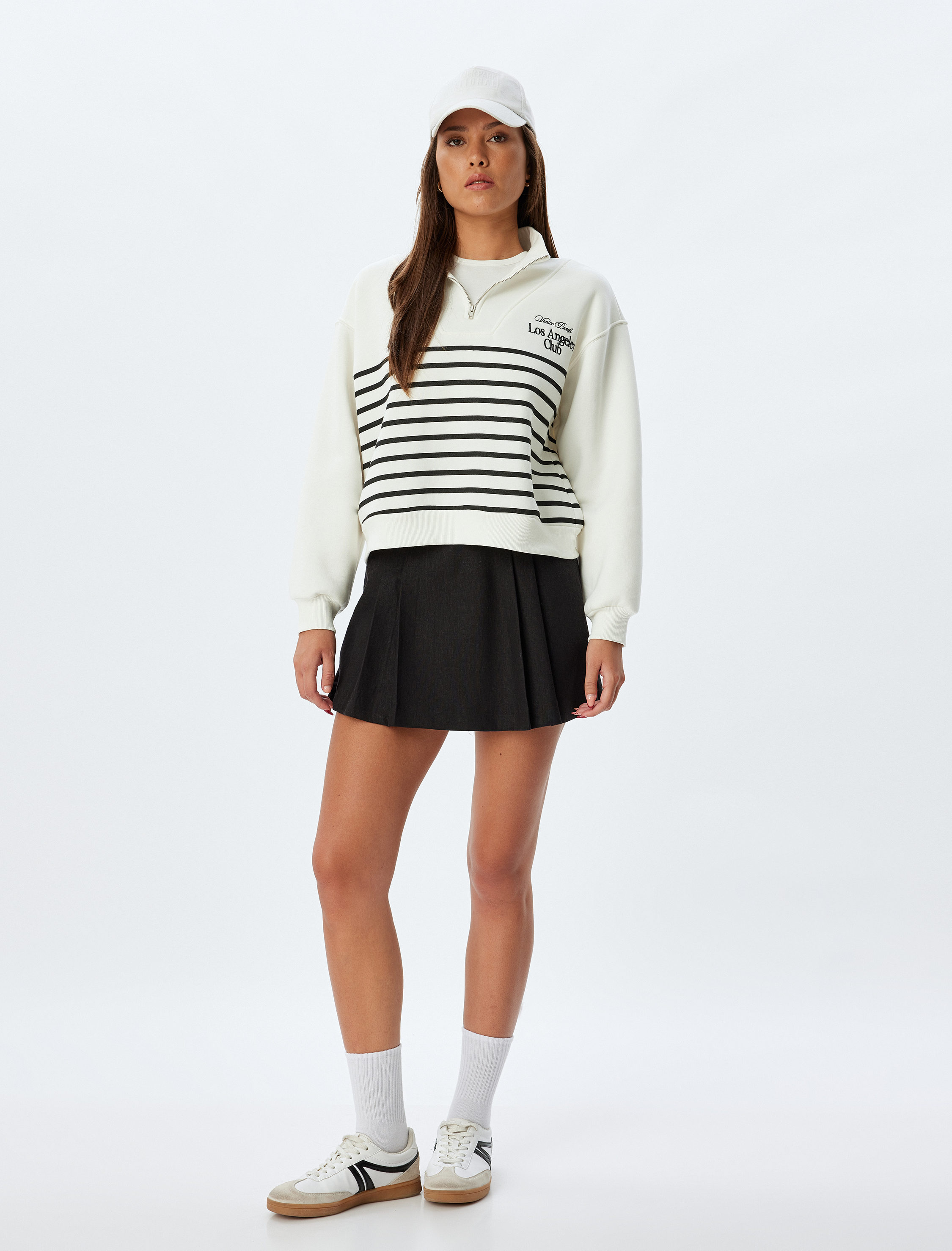   Üç İplik Şardonlu Yarım Fermuar Detaylı Dik Yaka Sweatshirt