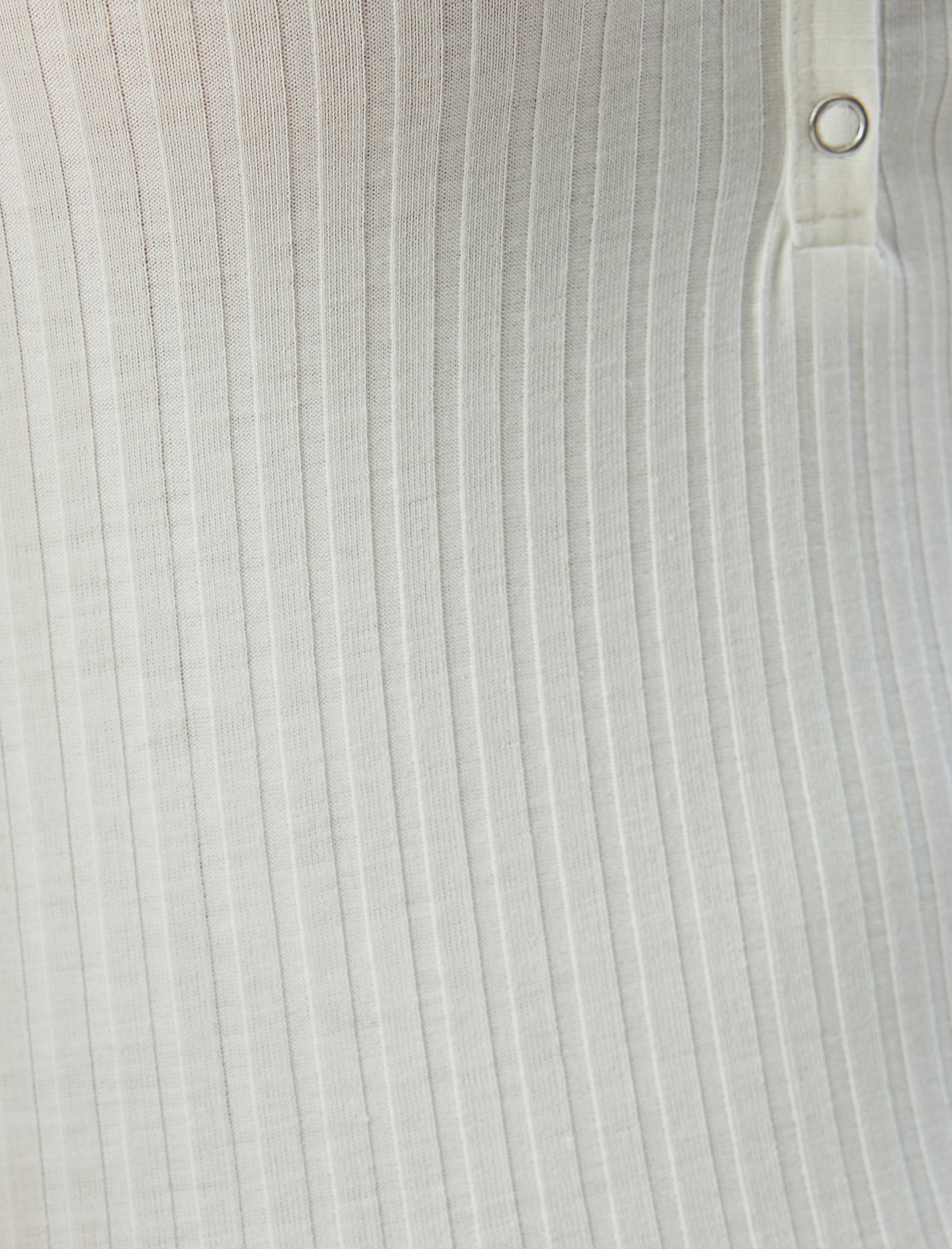   V Yaka Dokulu Çıt Çıt Düğmeli Slim Fit Atlet