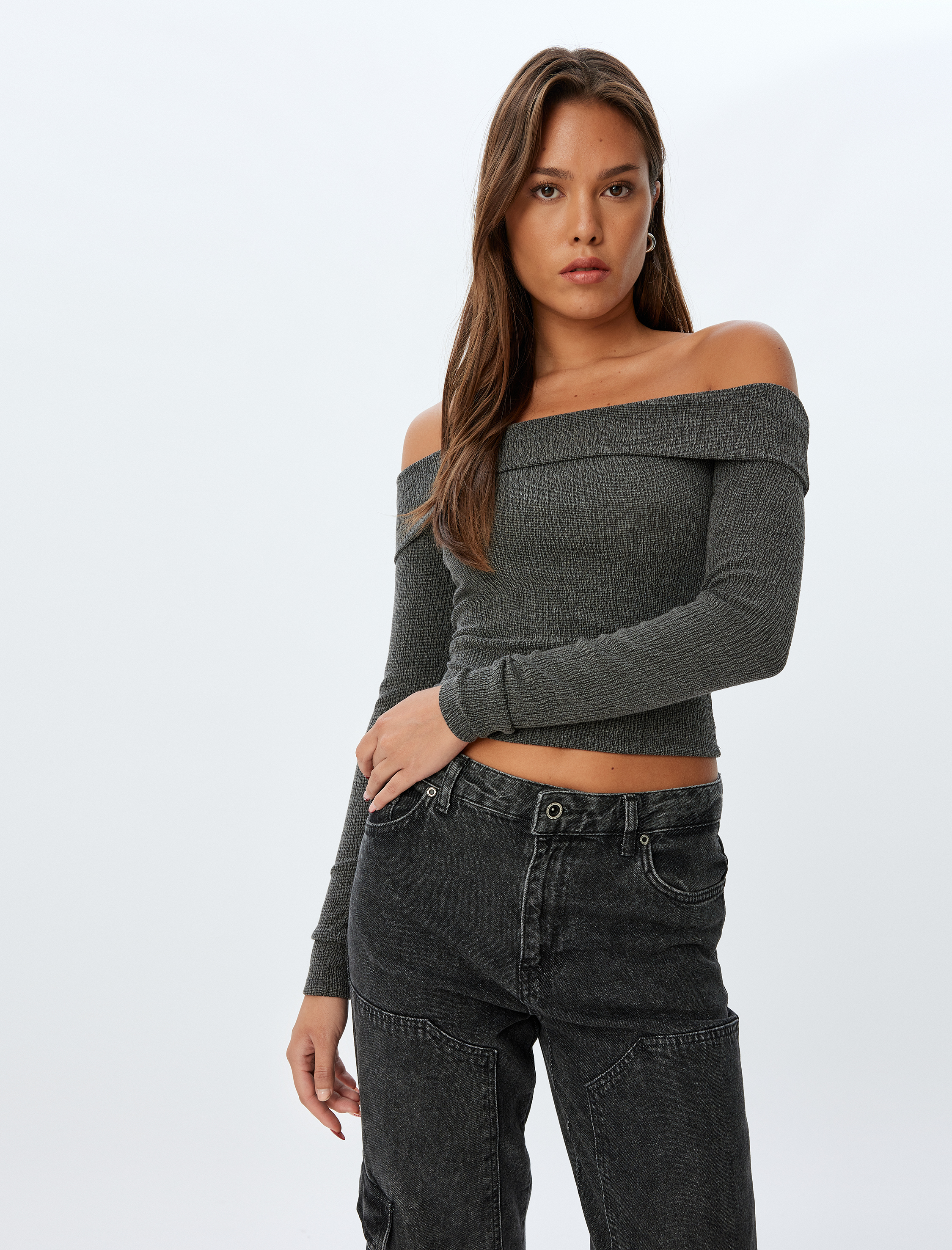   Uzun Kollu Slim Fit Madonna Yaka Omzu Açık Tişört