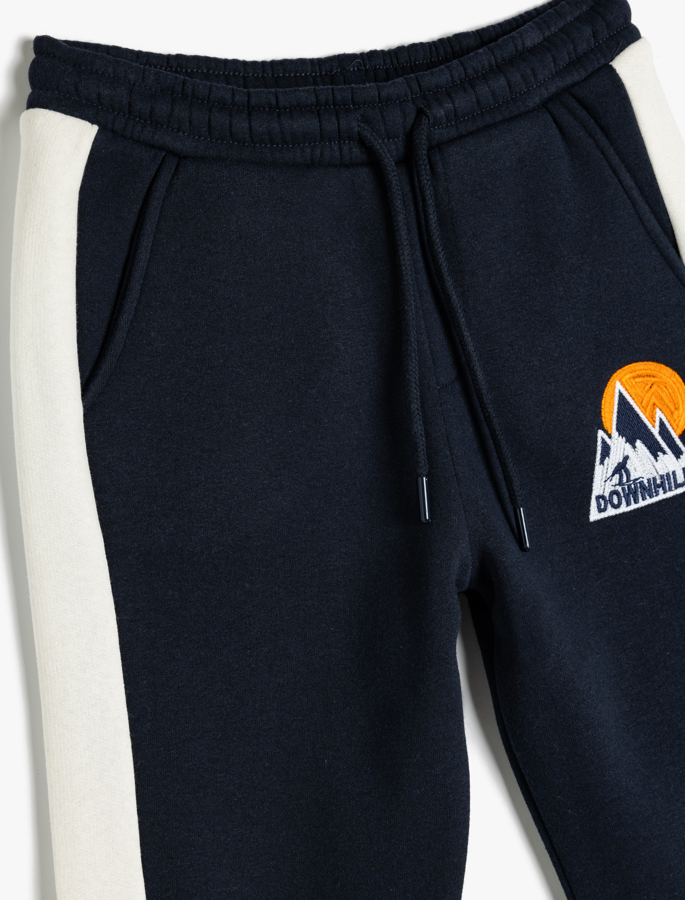  Erkek Çocuk Jogger Eşofman Altı Beli Bağlamalı Cepli Renk Bloklu Aplikeli Şardonlu