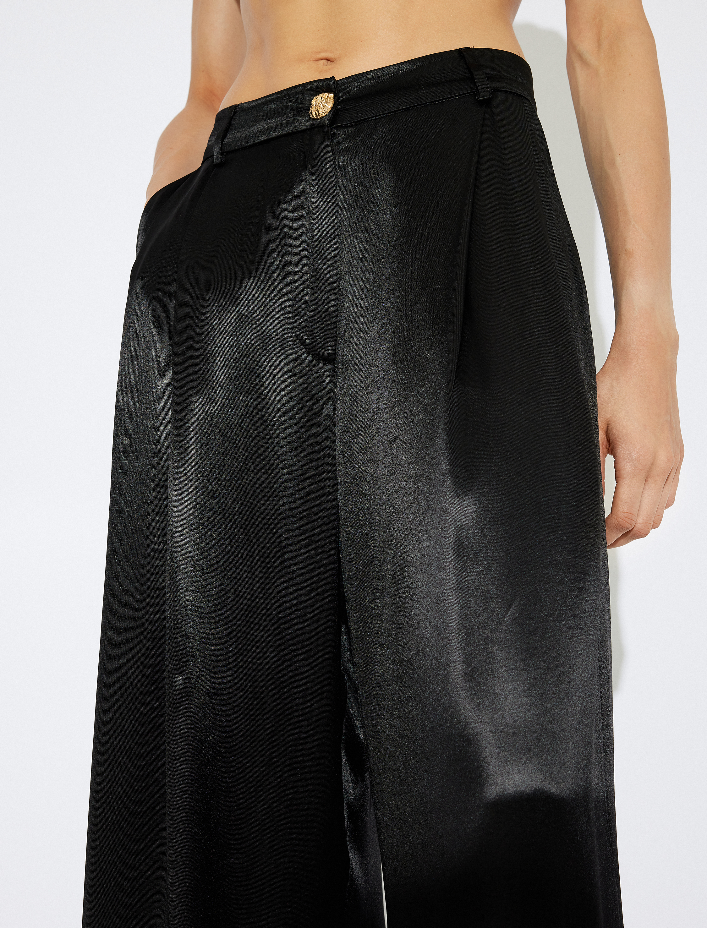   Koton X Zeynep Bastık - Yüksek Bel Cepli Geniş Paça Saten Pantolon