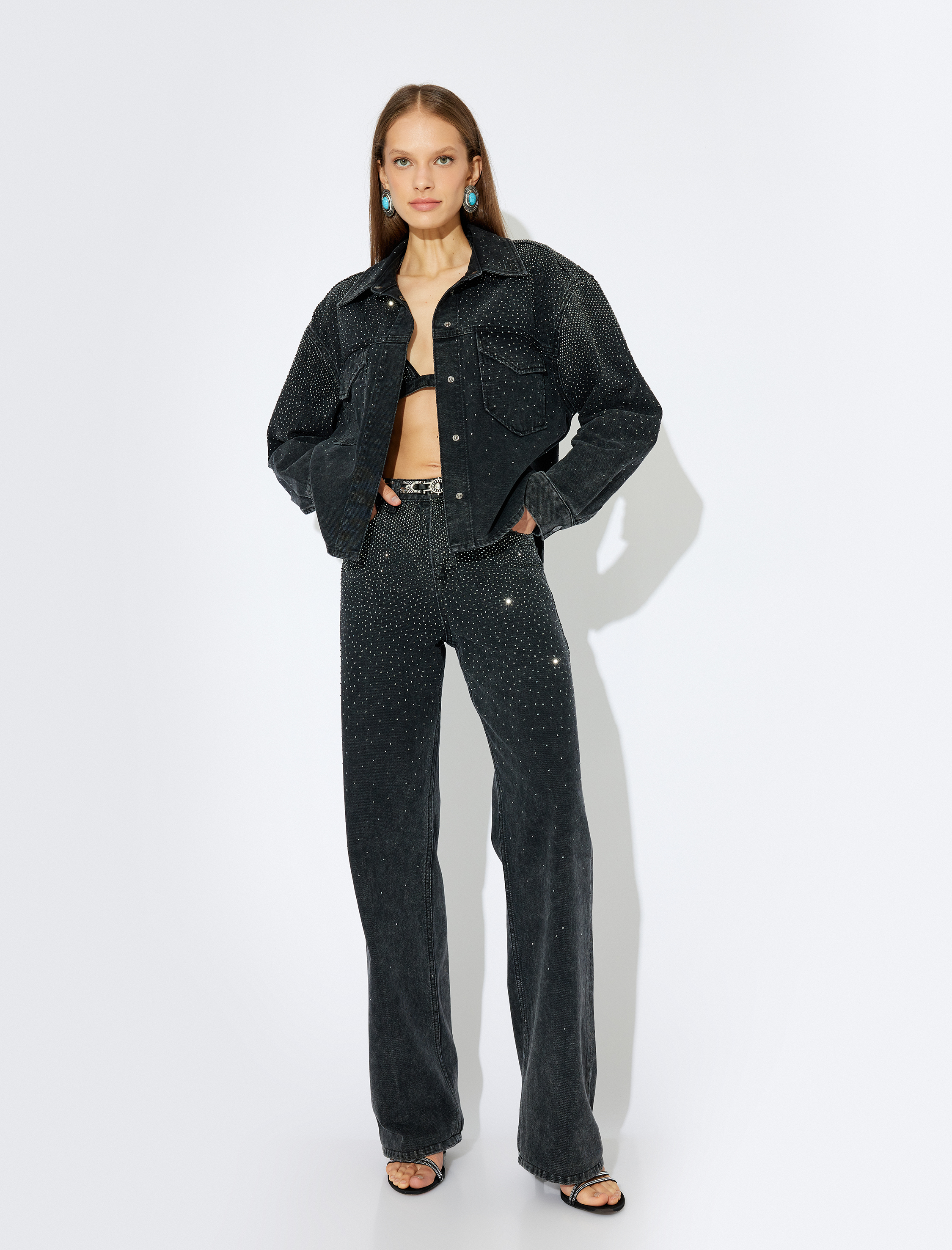 Koton X Zeynep Bastık - Oversize Taşlı Kot Ceket Cep Detaylı Düğmeli Klasik Yaka