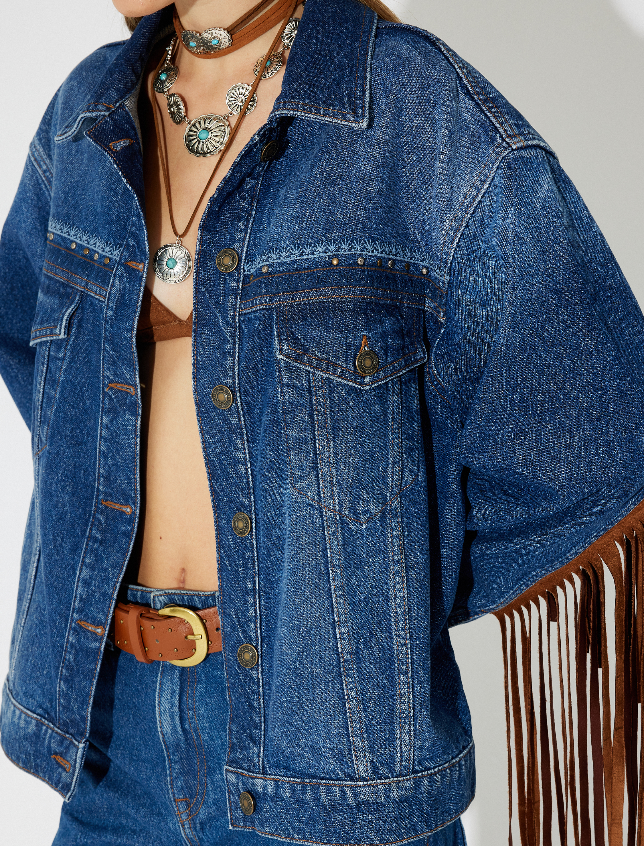 Koton X Zeynep Bastık - Nakışlı Kot Ceket Süet Görünümlü Püsküllü Cep Detaylı Düğmeli