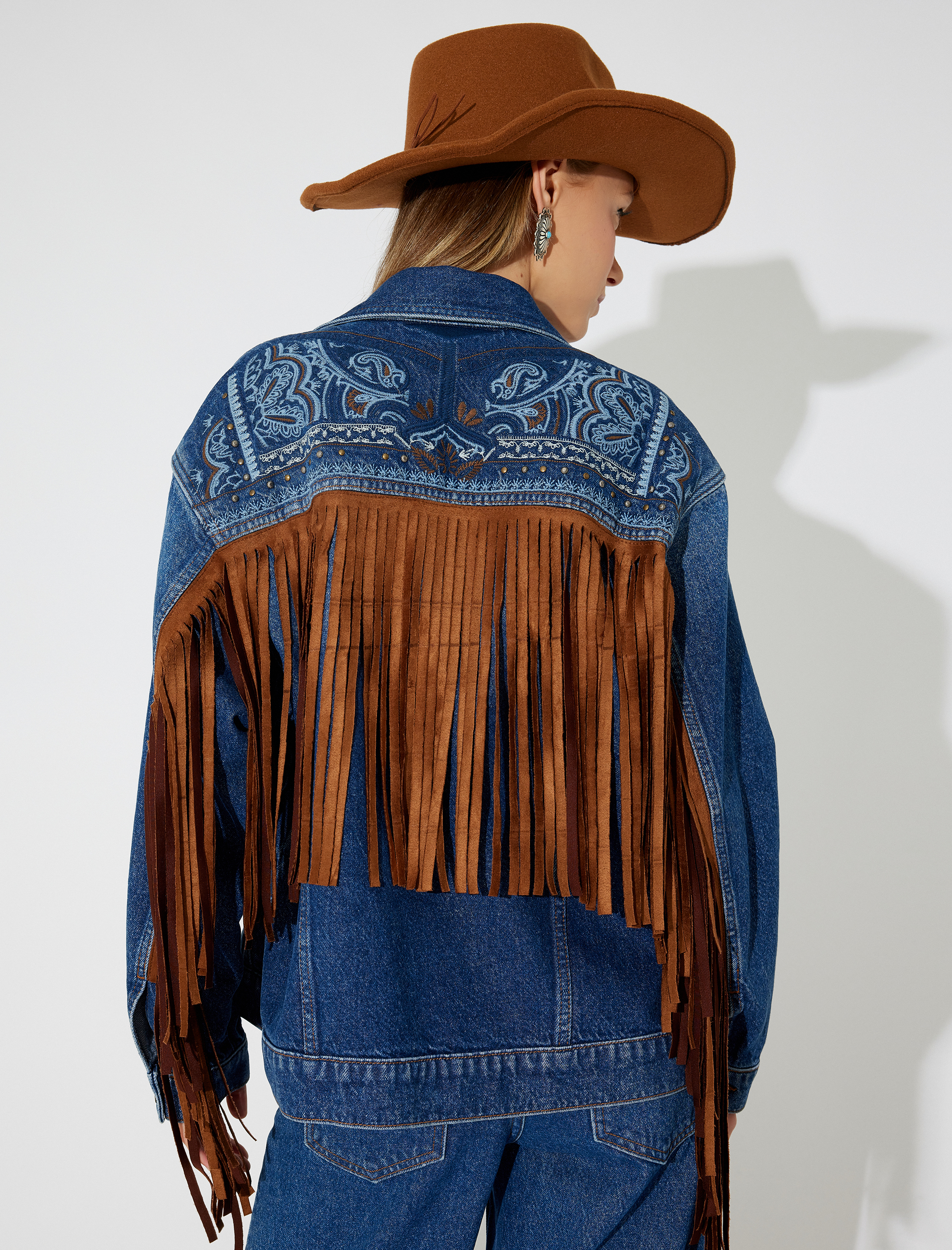 Koton X Zeynep Bastık - Nakışlı Kot Ceket Süet Görünümlü Püsküllü Cep Detaylı Düğmeli