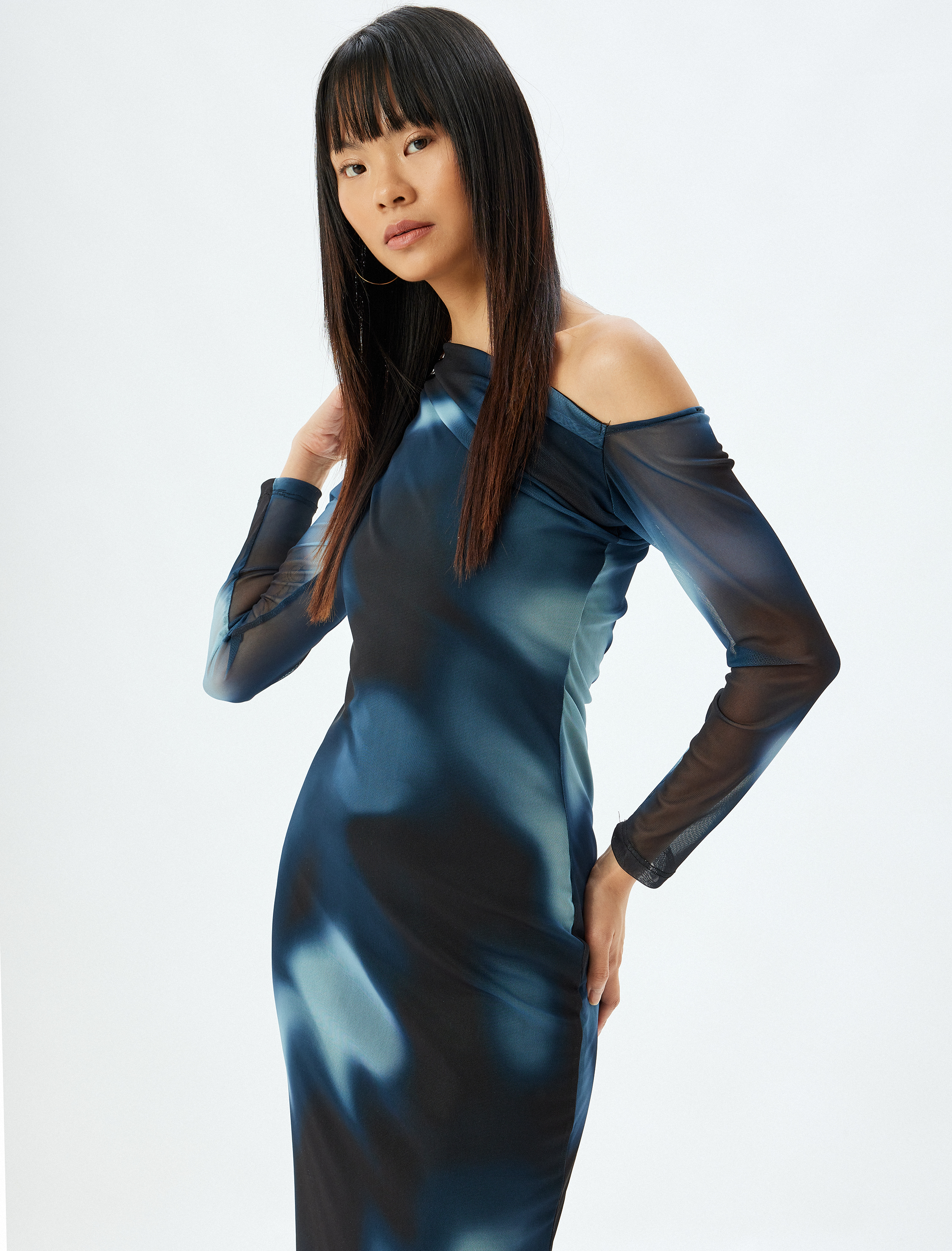   Omzu Açık Drapeli Asimetrik Kesim Midi Tül Elbise