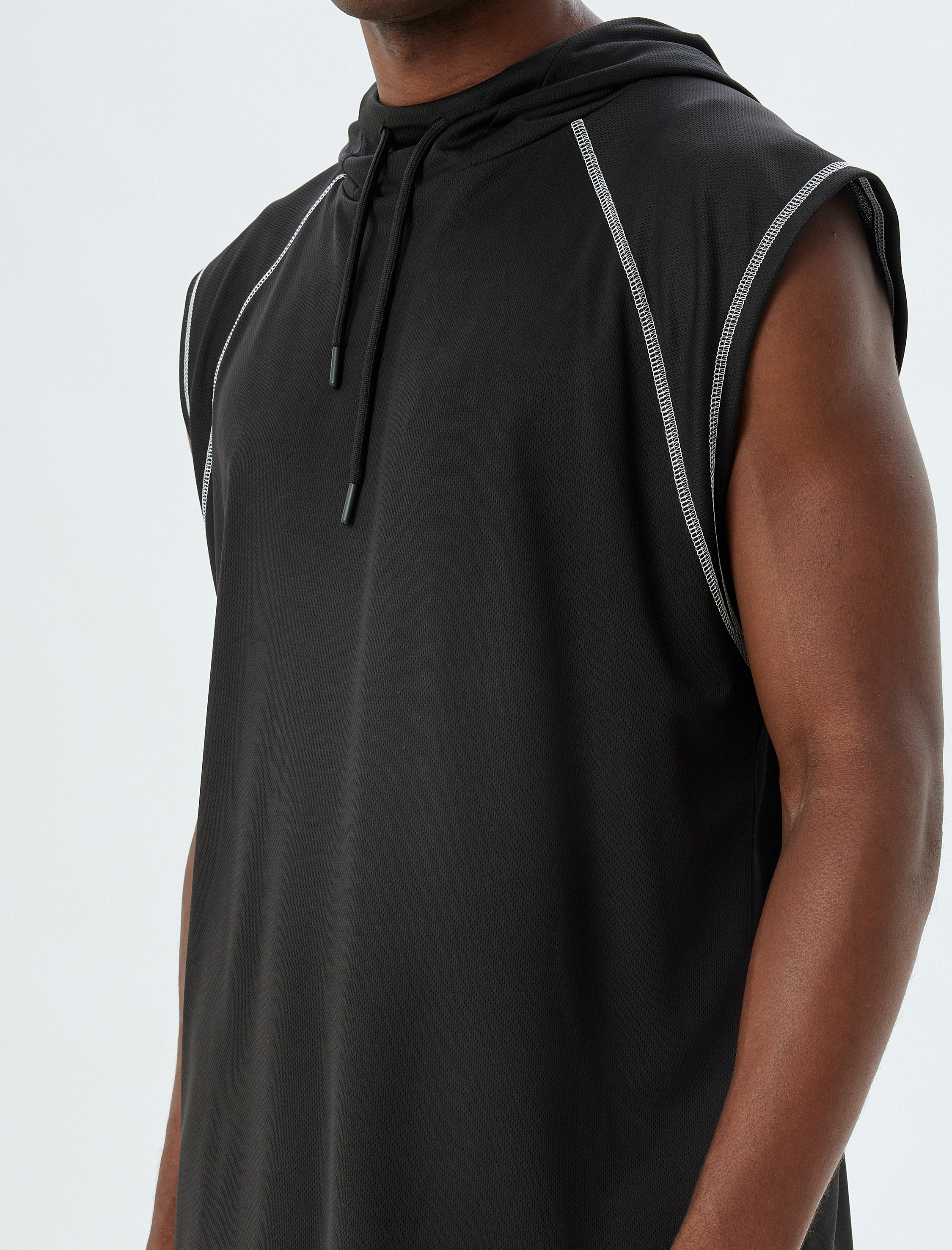   Kapşonlu Kolsuz Dikiş Detaylı Spor Atlet