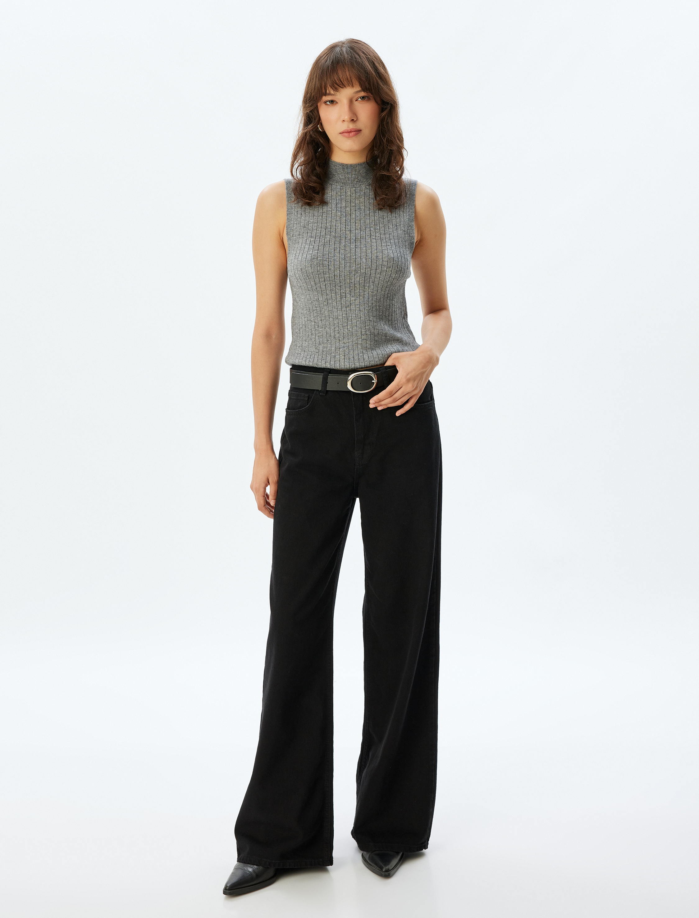 Kolsuz Dik Yaka Triko Kazak