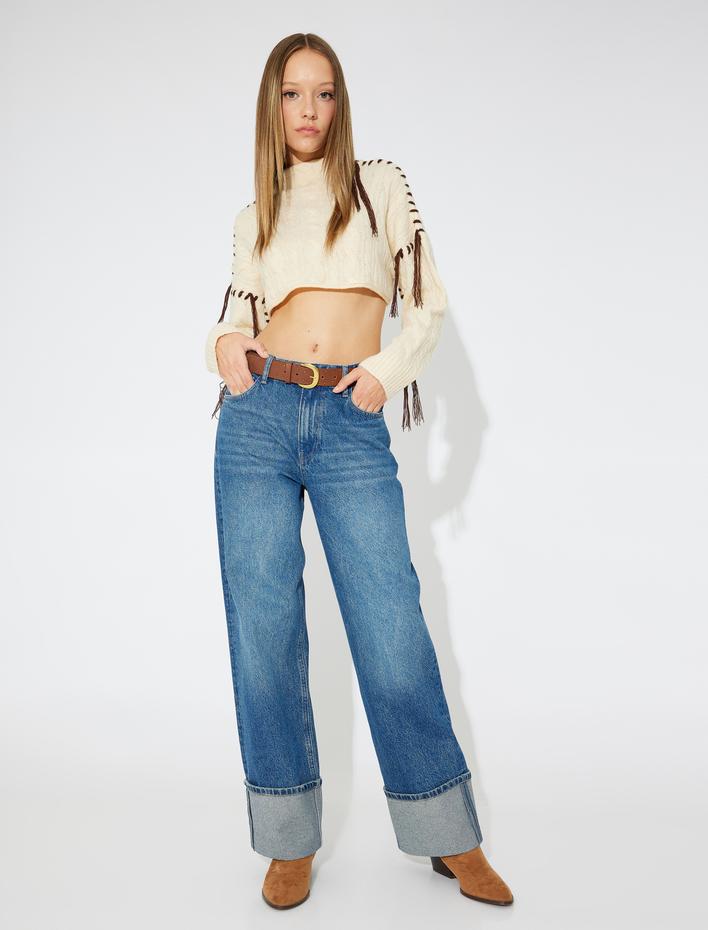  Koton X Zeynep Bastık - Püskül Detaylı Saç Örgü Dik Yaka Oversize Crop Kazak