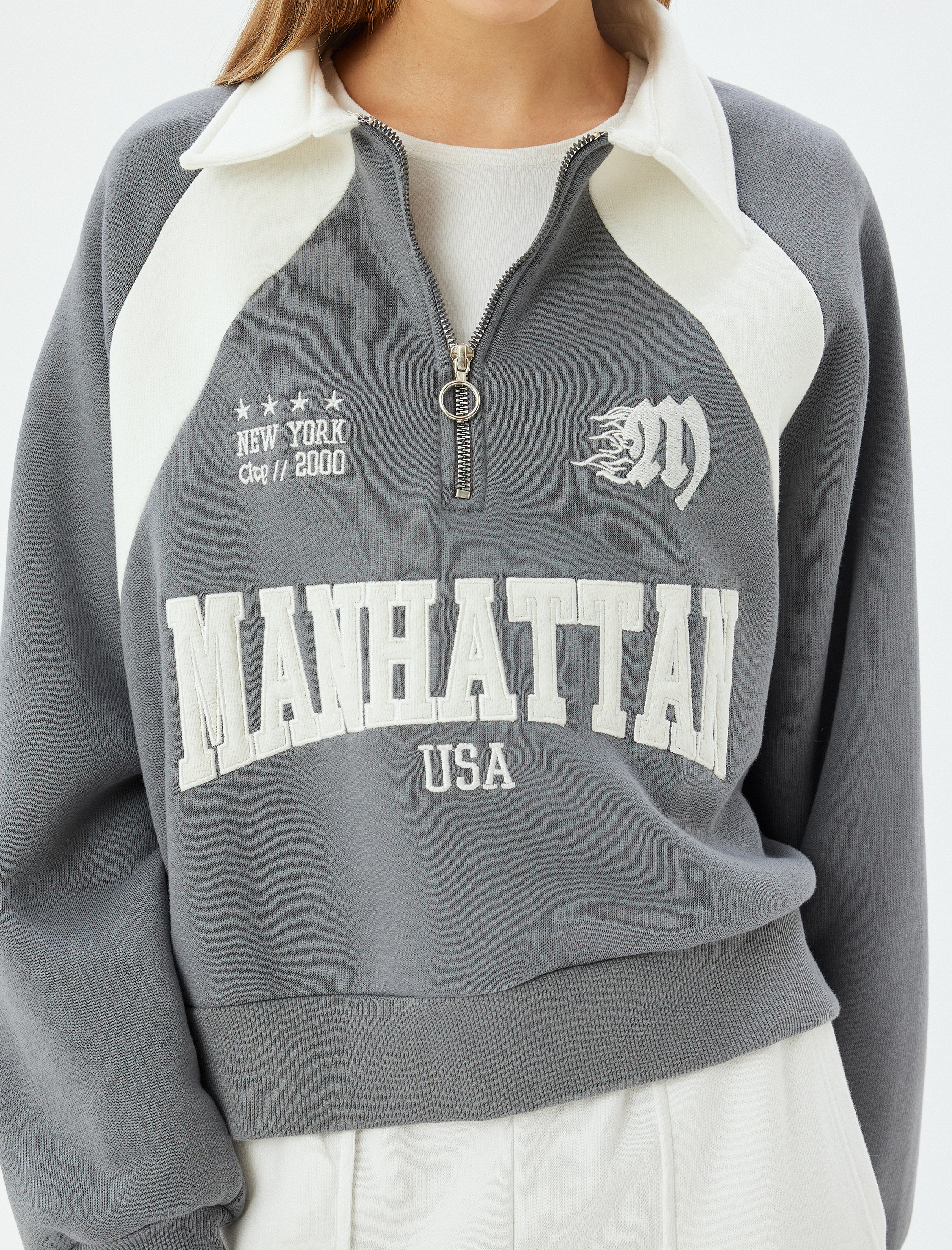   Yarım Fermuarlı Sweatshirt Kolej İşlemeli Dik Yaka Şardonlu