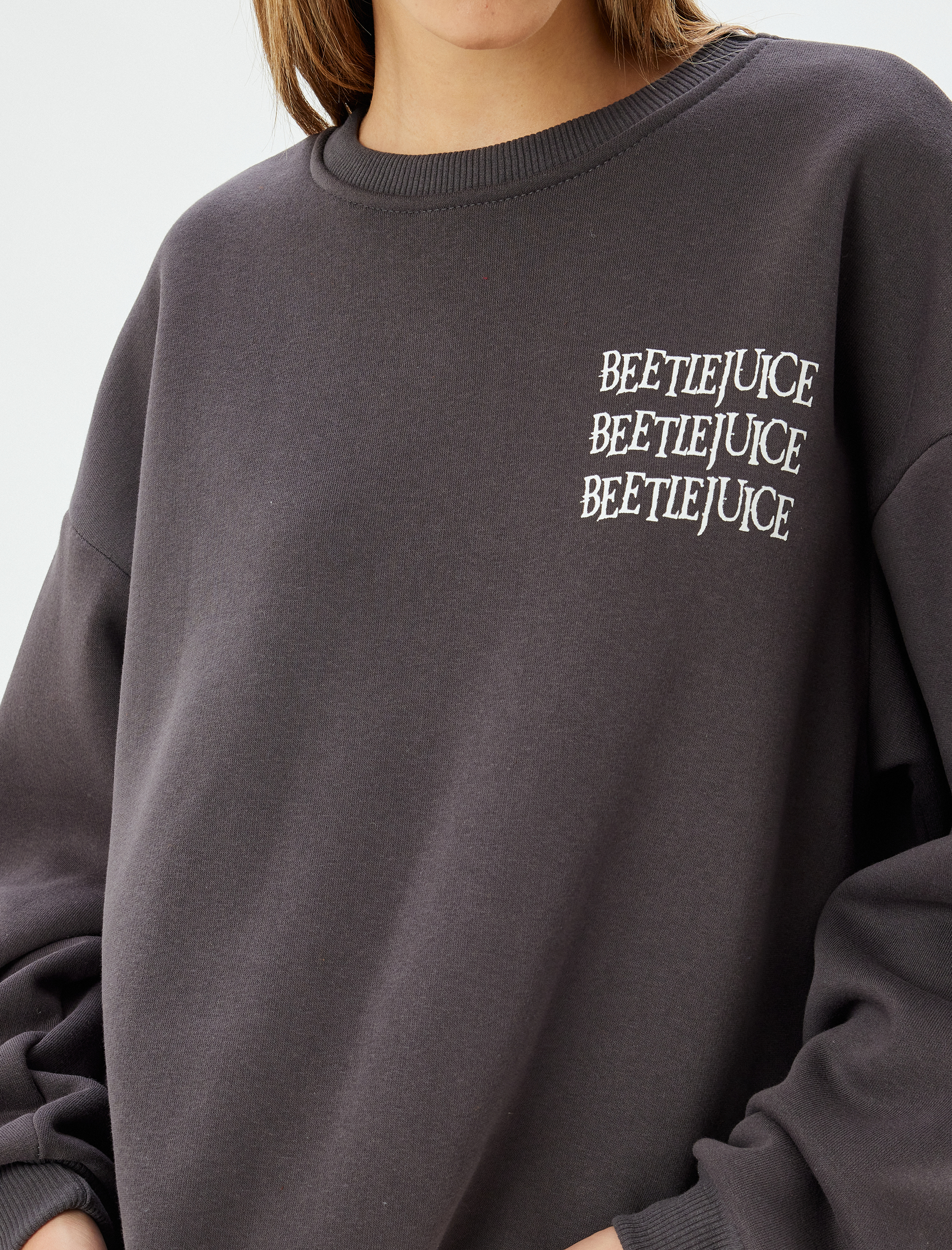   Şardonlu Beetlejuice Oversize Sweatshirt Arkası Baskılı Bisiklet Yaka Lisanslı