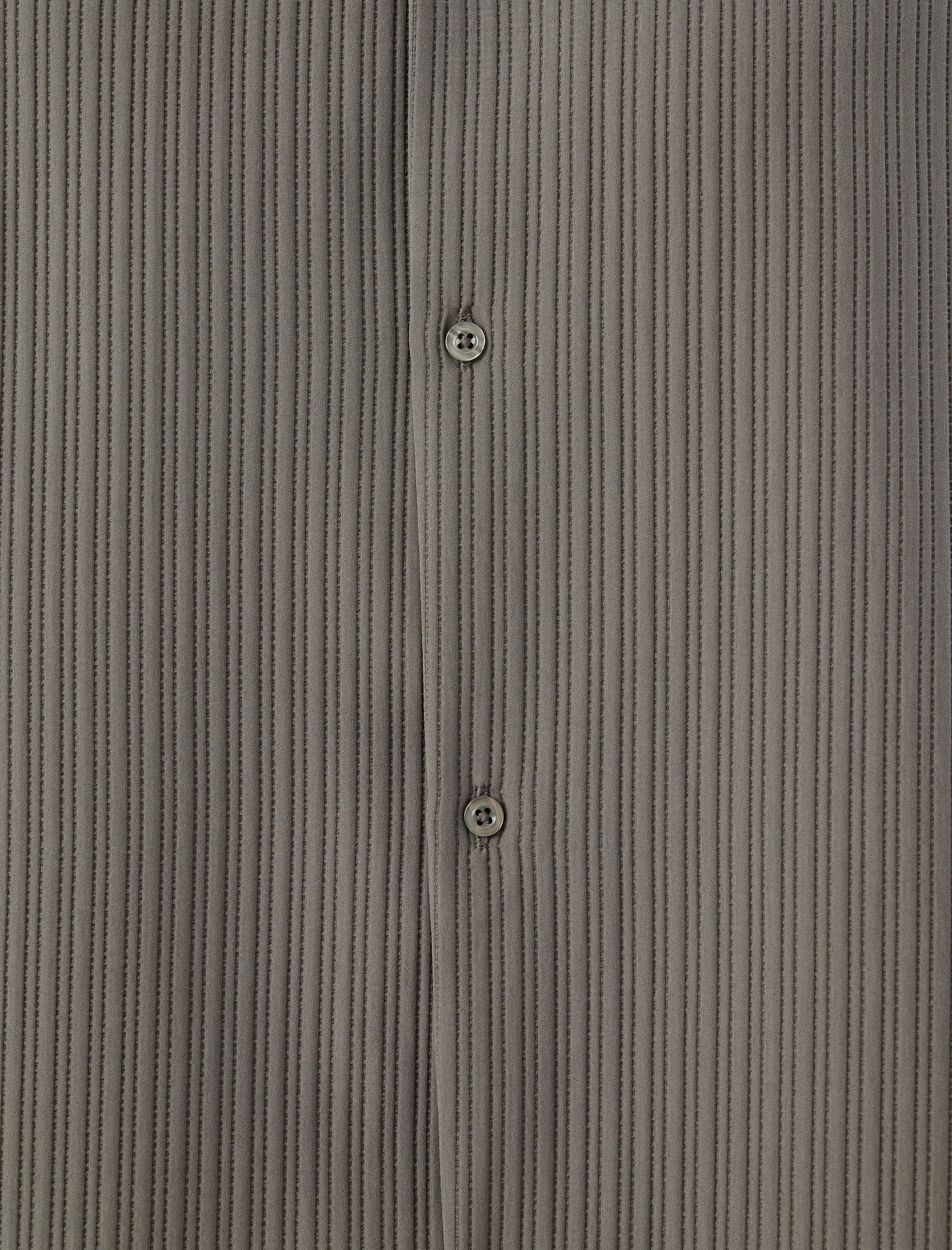   Dokulu Regular Fit Devrik Yaka Düğmeli Kısa Kollu Gömlek