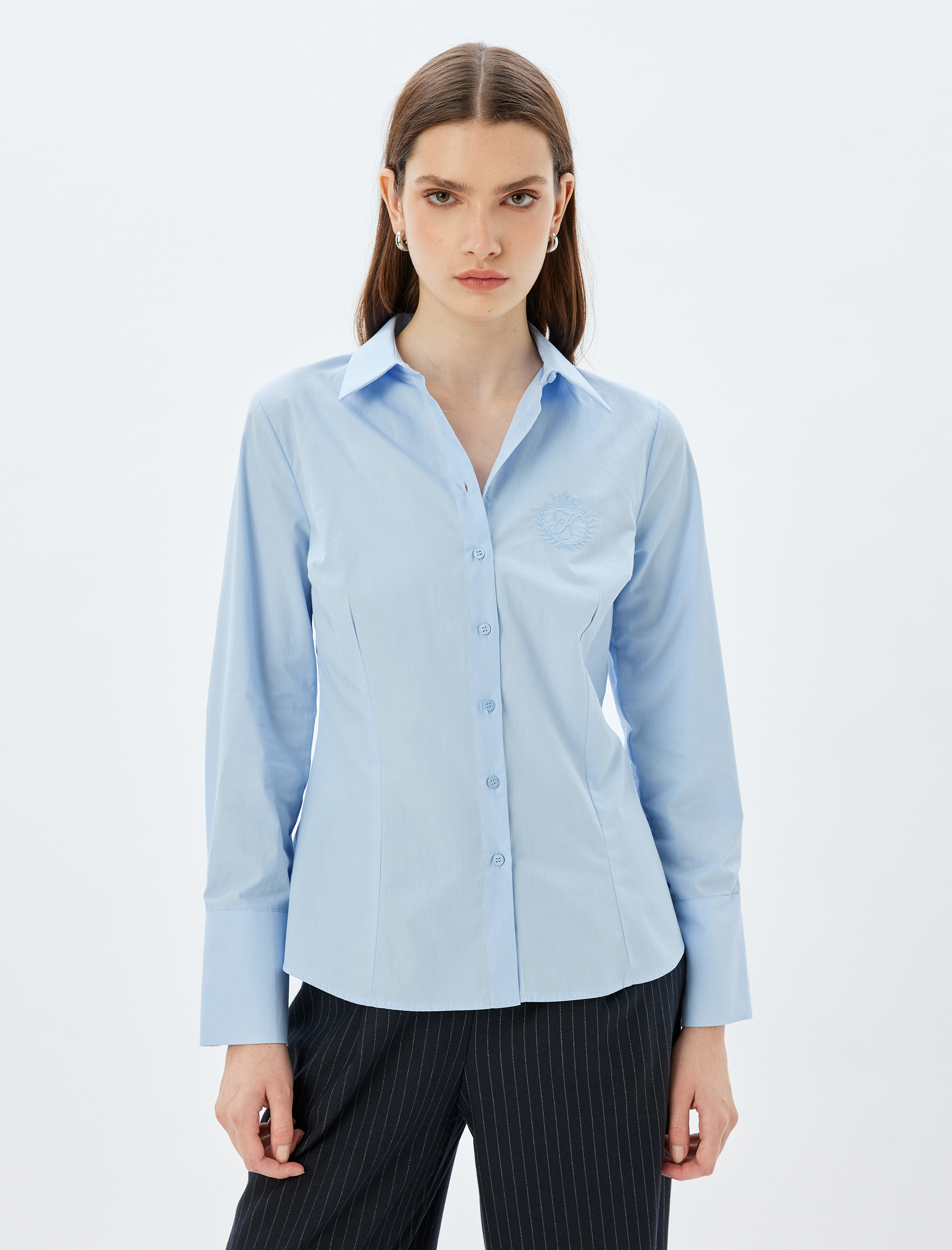   Slim Fit Gömlek Arma İşleme Detaylı Uzun Kollu Klasik Yaka