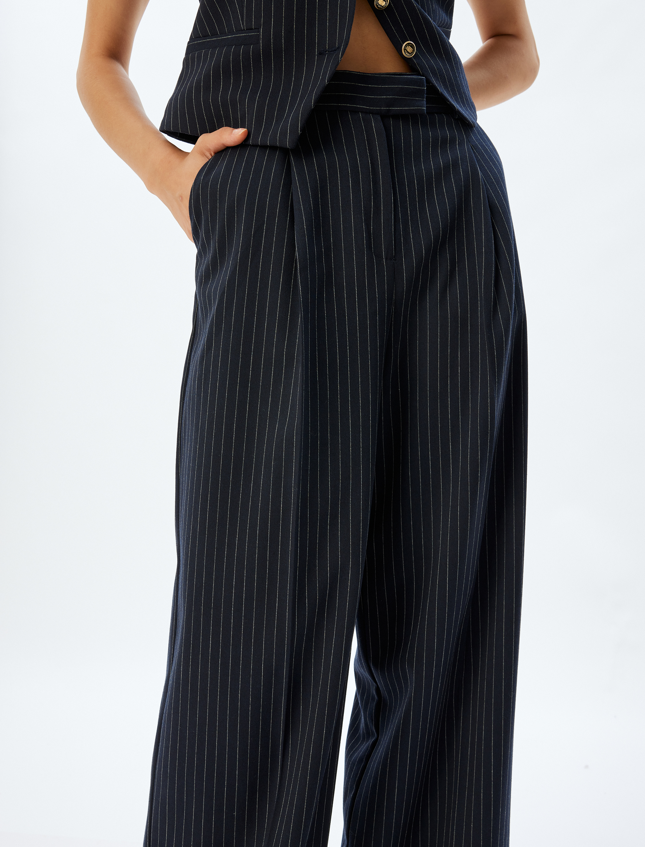   Pile Detaylı Düz Geniş Paça Cepli Yüksek Bel Kumaş Pantolon