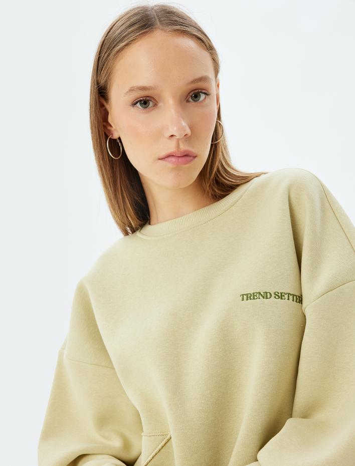  Oversize Sweatshirt Arkası Baskılı Bisiklet Yaka Yıldız İşlemeli Şardonlu