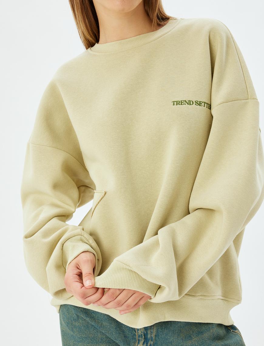   Oversize Sweatshirt Arkası Baskılı Bisiklet Yaka Yıldız İşlemeli Şardonlu