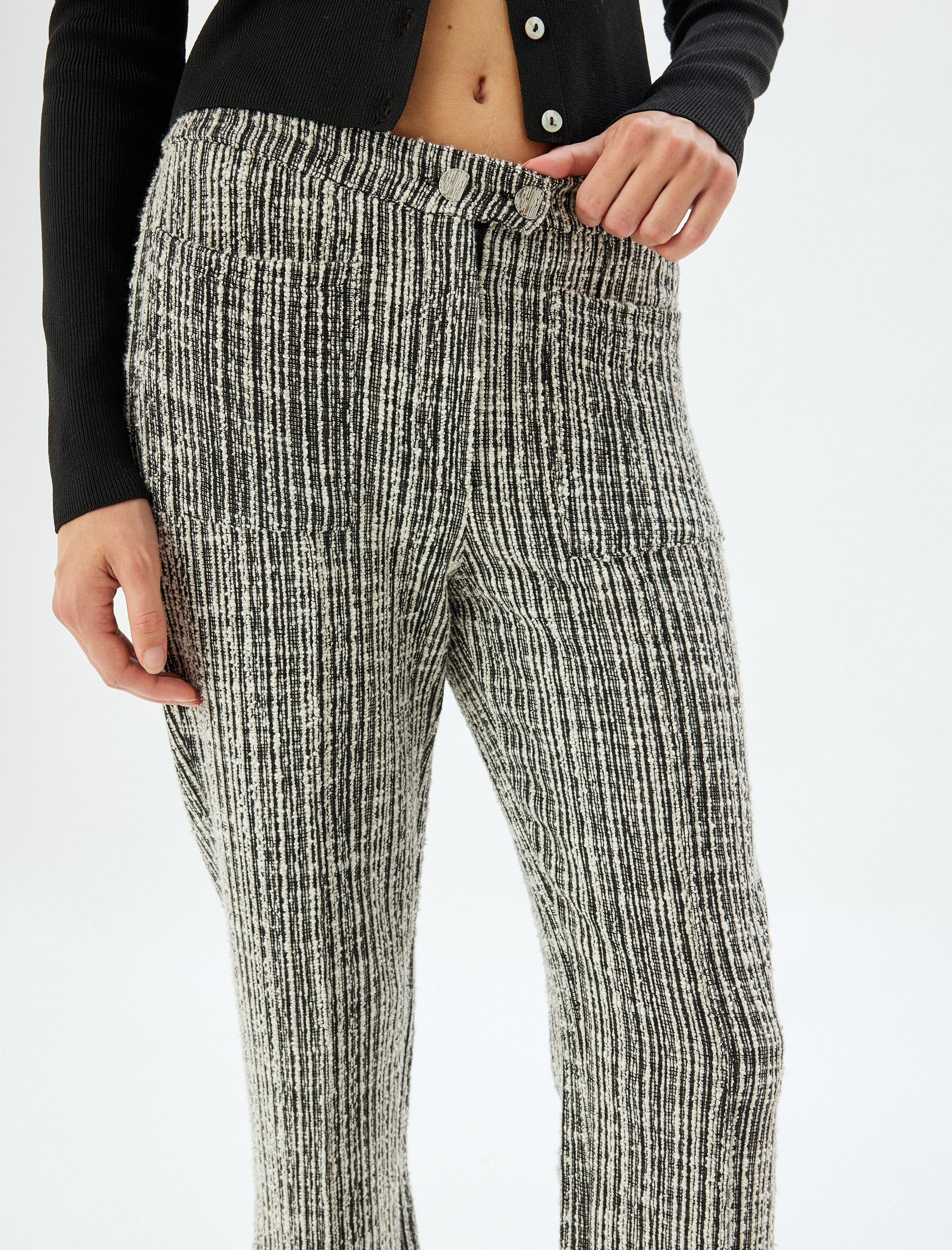   Yüksek Bel Pantolon Düğmeli Düz Paça Dokulu Cep Detaylı