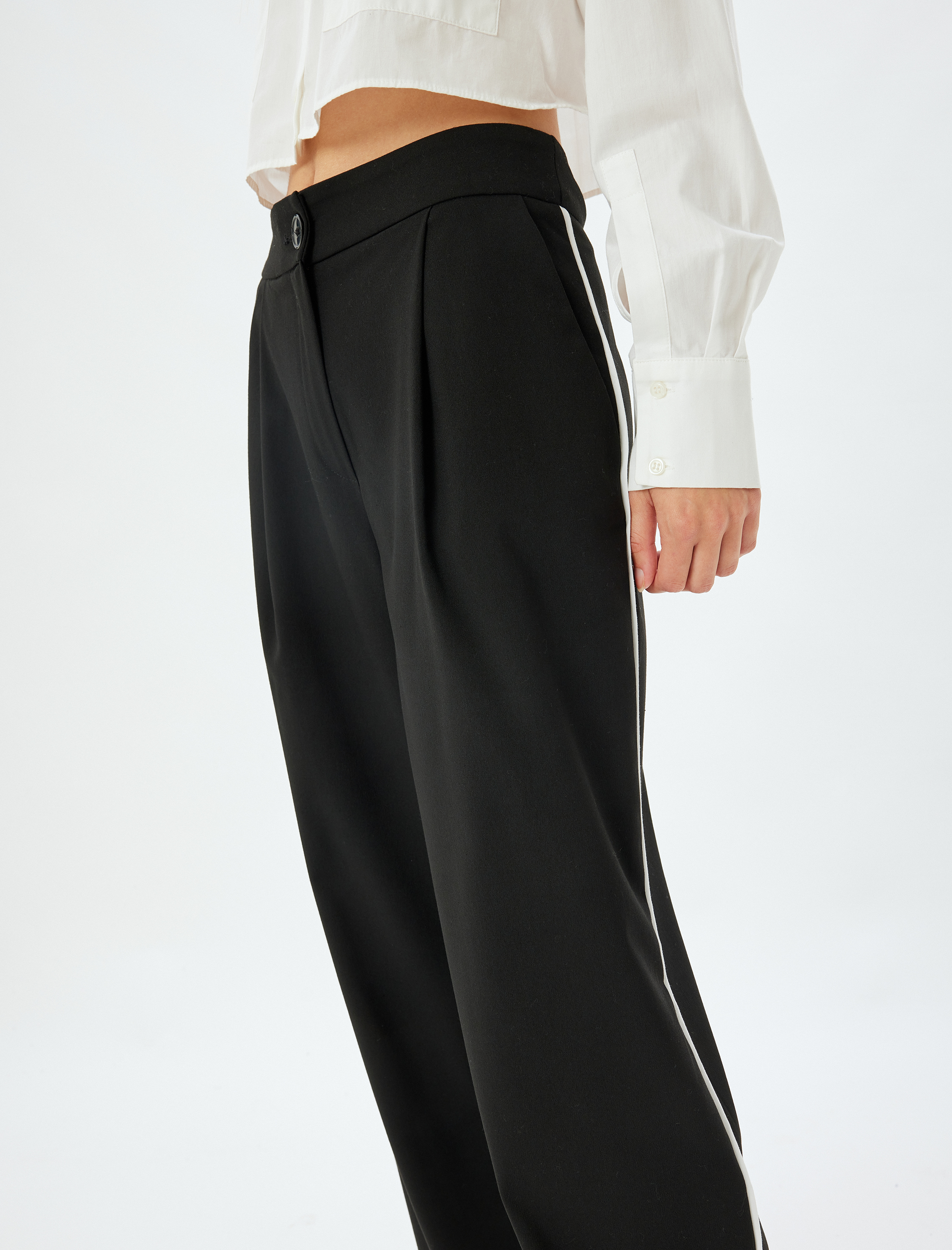   Bol Paça Pantolon Pileli Düğmeli Şerit Detaylı Cepli