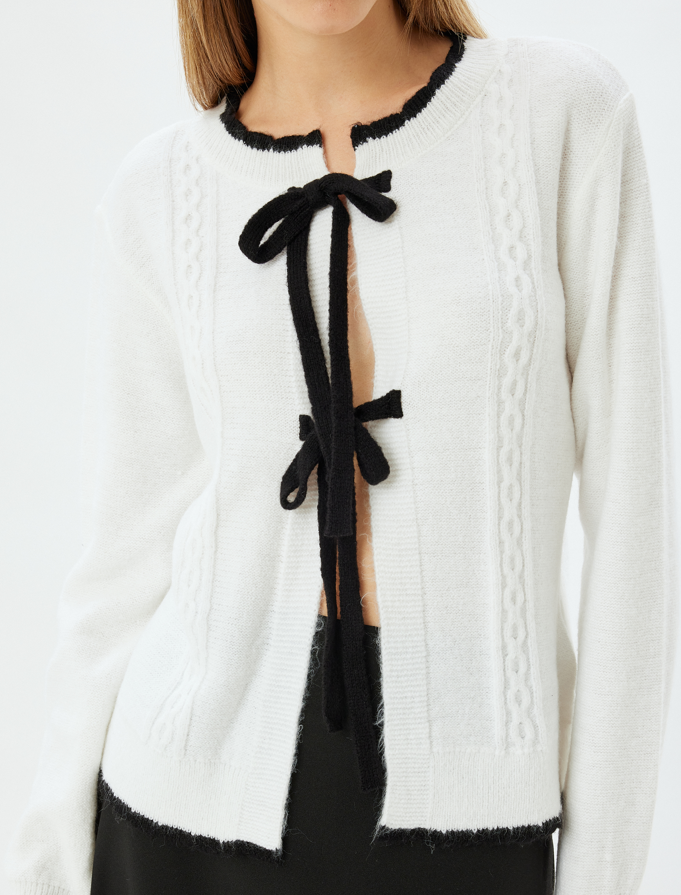   Triko Fiyonk Bağlama Detaylı Dokulu Hırka