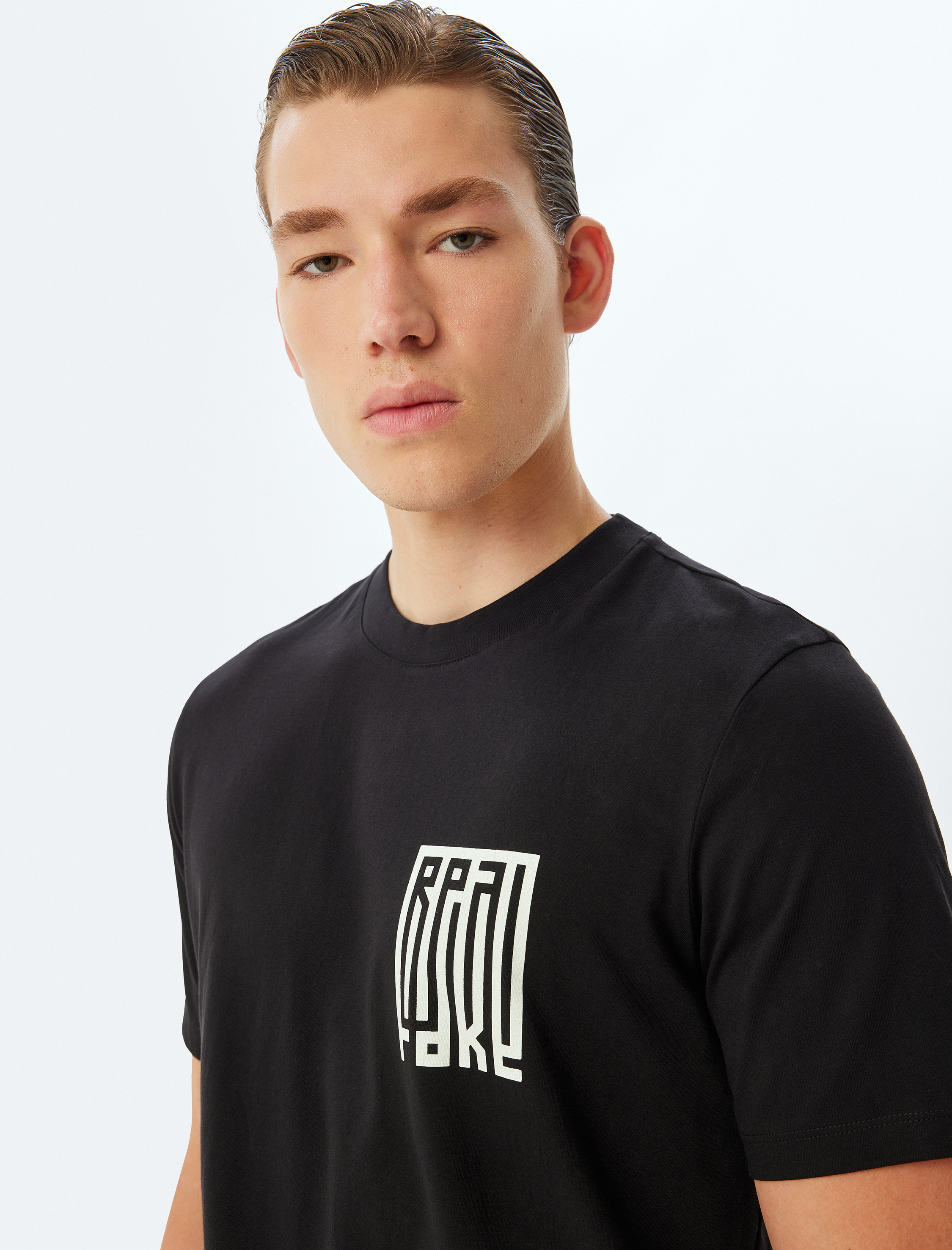   Bisiklet Yaka Kısa Kollu Pamuklu Slogan Baskılı Tişört