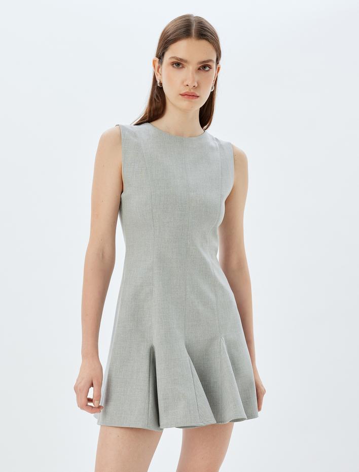  Yuvarlak Yaka Kolsuz Volanlı Fırfırlı Pileli Mini Elbise