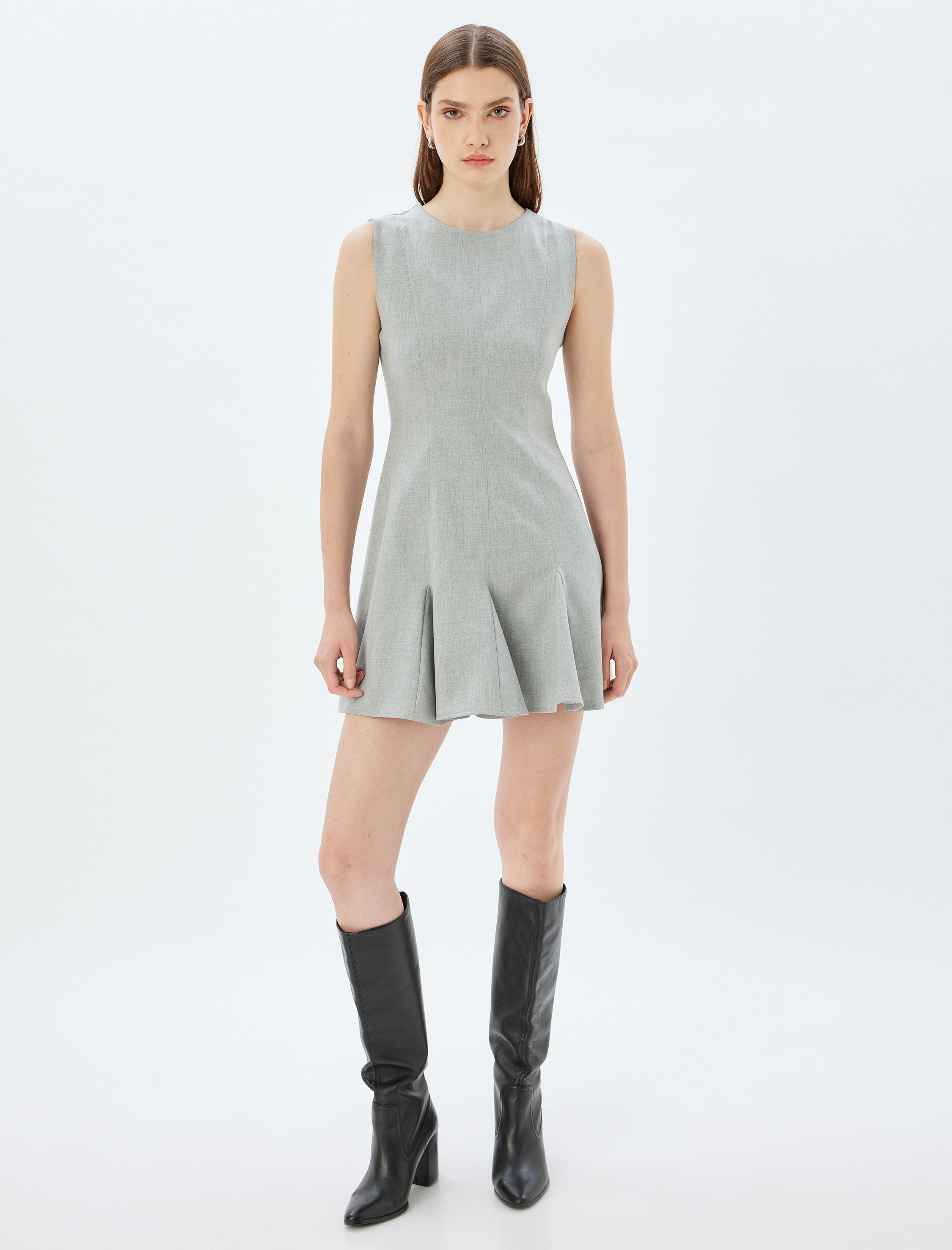   Yuvarlak Yaka Kolsuz Volanlı Fırfırlı Pileli Mini Elbise