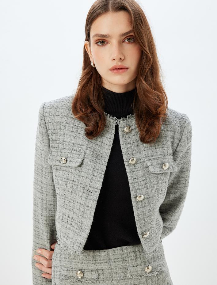  Tüvit Crop Ceket Yuvarlak Püsküllü Yaka Kapaklı Cep Detaylı Düğmeli