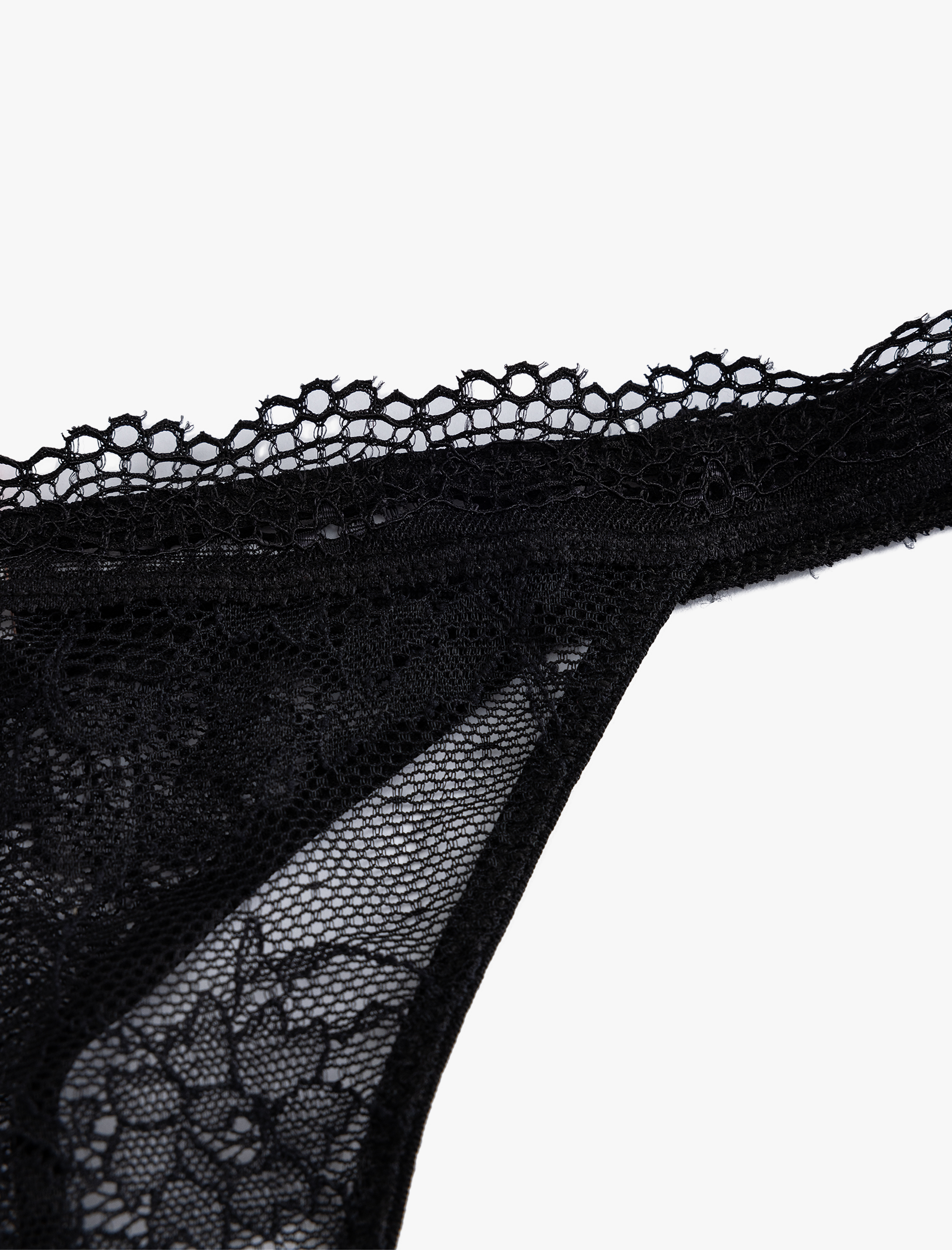   String Külot Dantelli