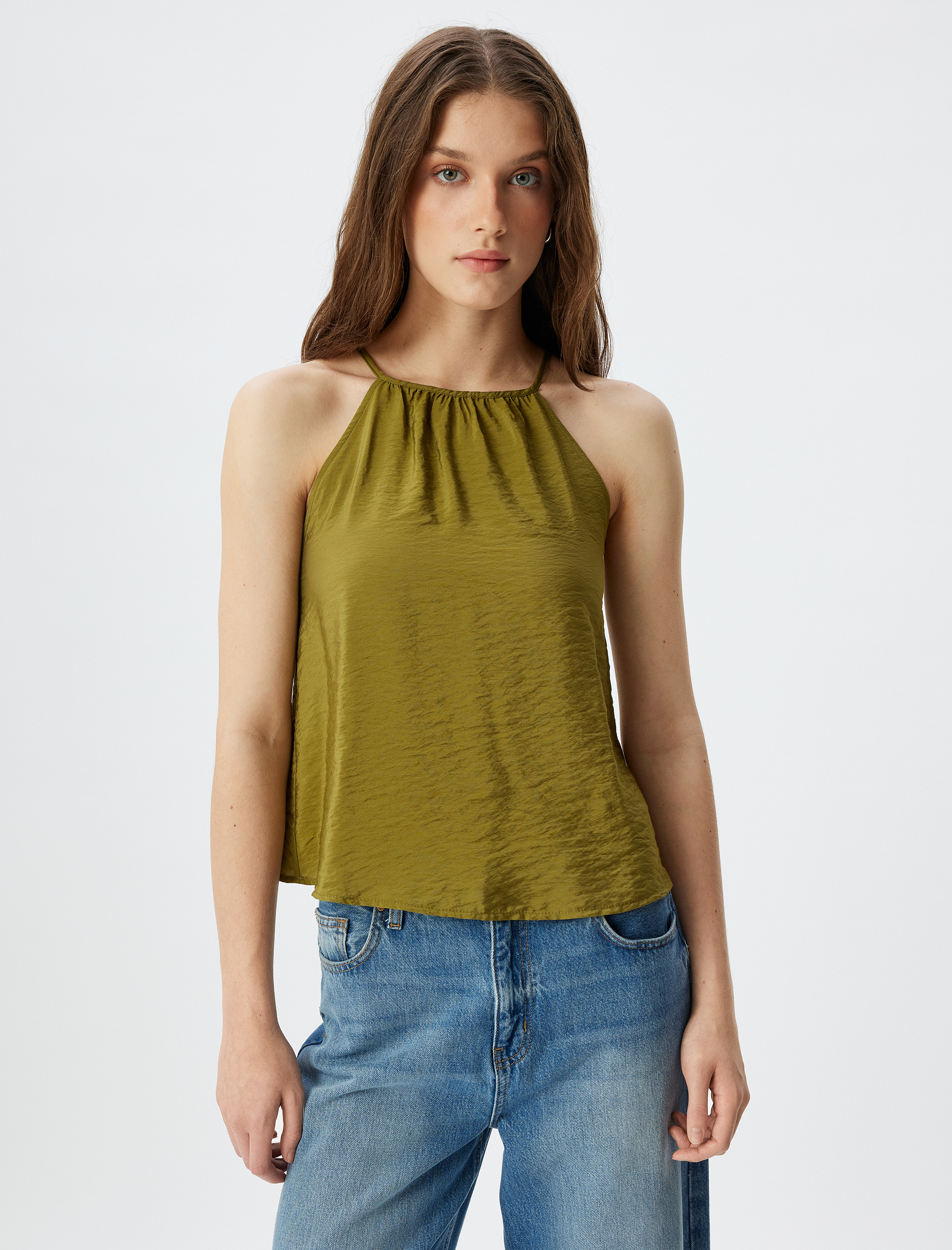   Viskon Halter Yaka Bluz Kolsuz Bağlama Detaylı Arkası Pencere Detaylı Bol Kalıp