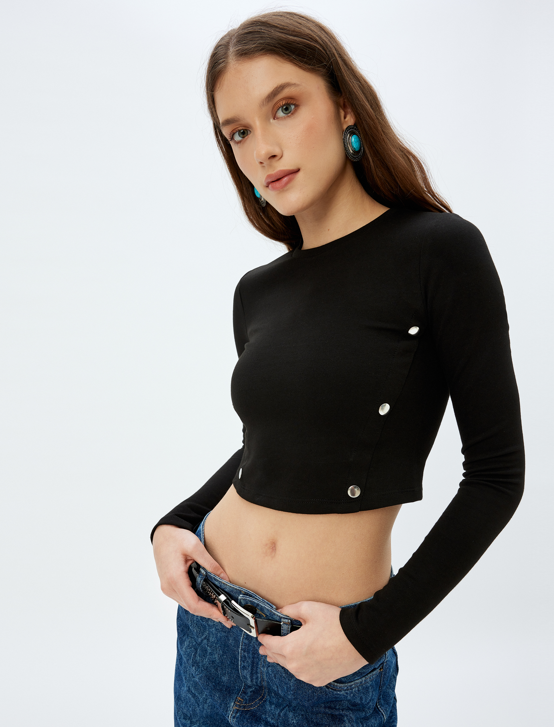   Crop Body Uzun Kollu Yuvarlak Yaka Düğme Detaylı