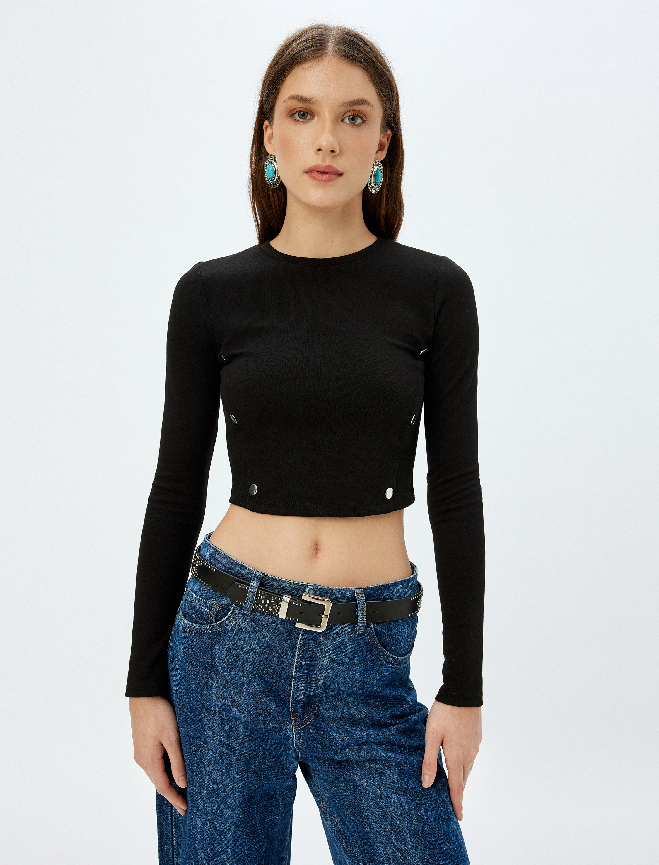   Crop Body Uzun Kollu Yuvarlak Yaka Düğme Detaylı