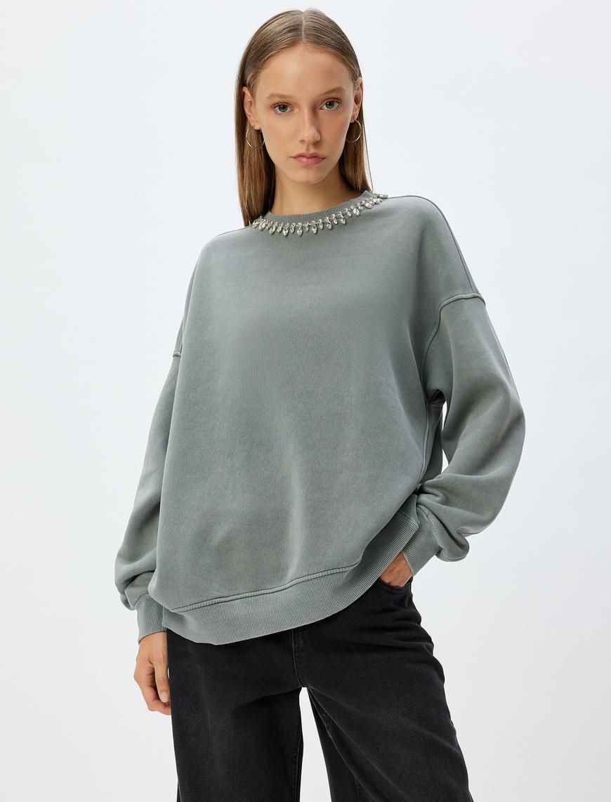   Oversize Sweatshirt Taş Detaylı Bisiklet Yaka Yıkamalı Şardonlu