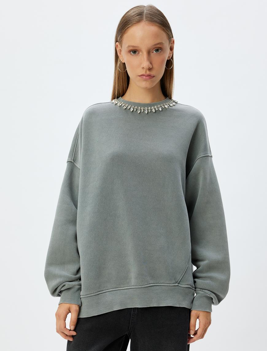   Oversize Sweatshirt Taş Detaylı Bisiklet Yaka Yıkamalı Şardonlu