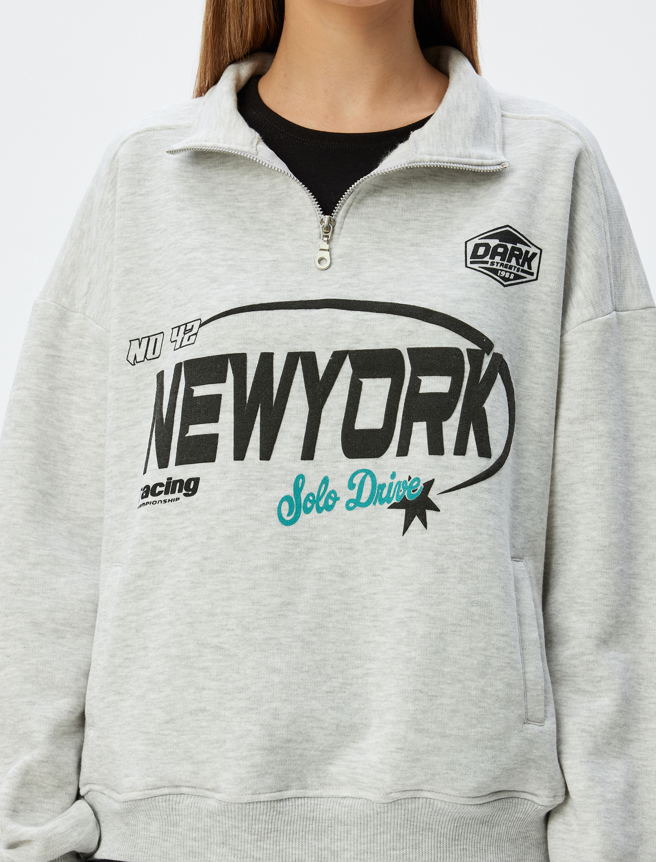   Yarım Fermuarlı Sweatshirt Baskılı Dik Yaka Cep Detaylı Şardonlu