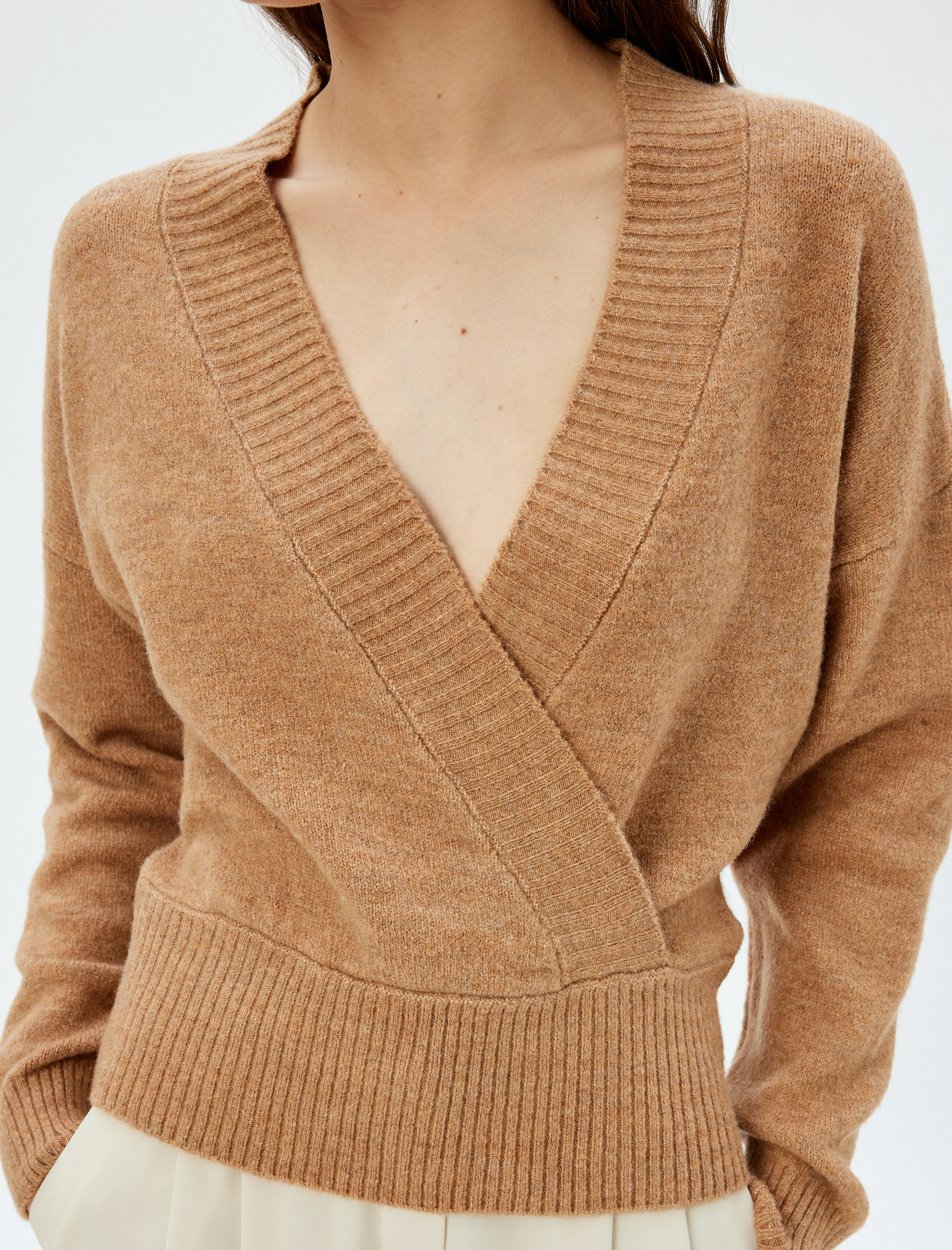   Uzun Kollu Kruvaze V Yaka Triko Kazak