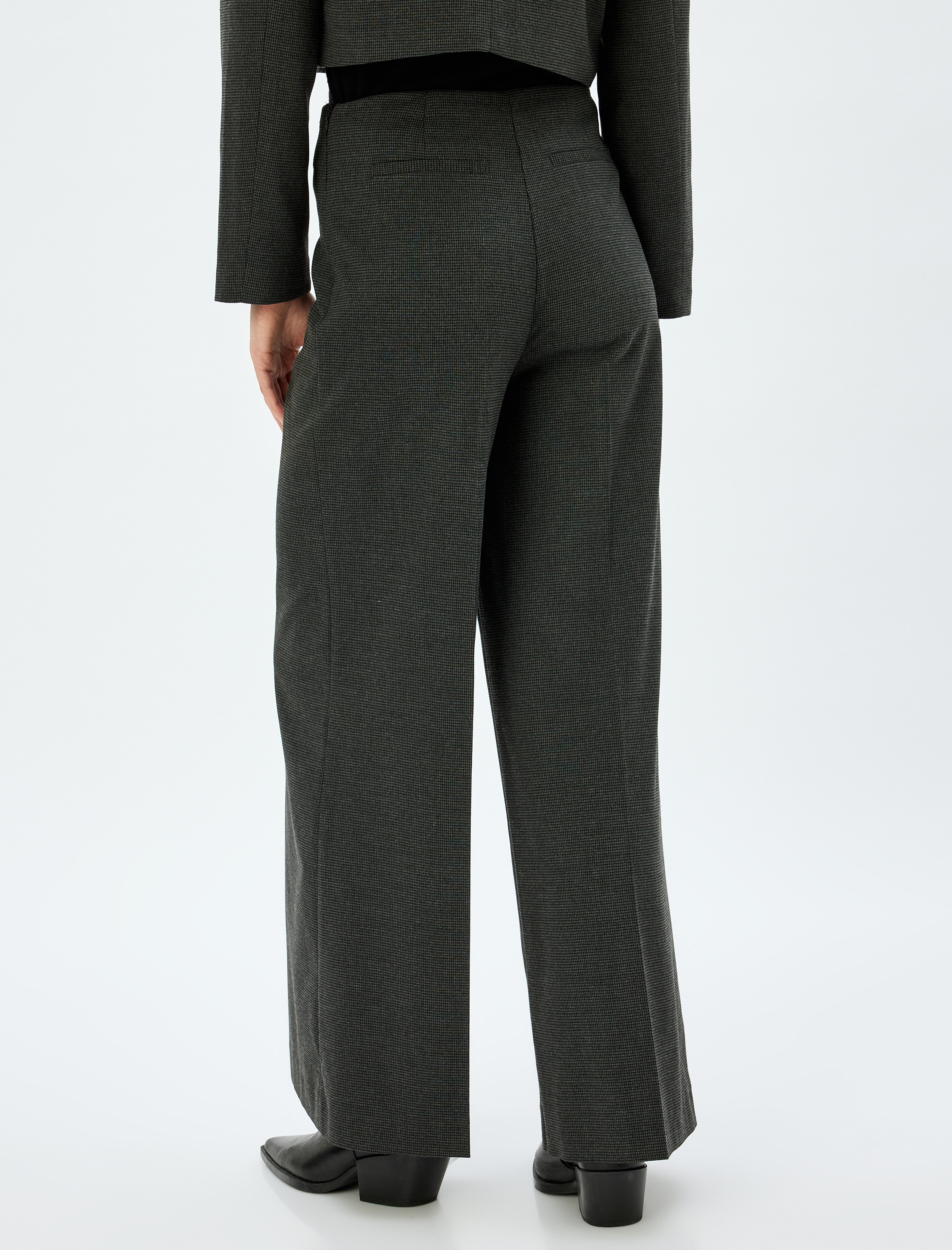   Aksesuar Detaylı Yüksek Bel Geniş Paça Kumaş Pantolon