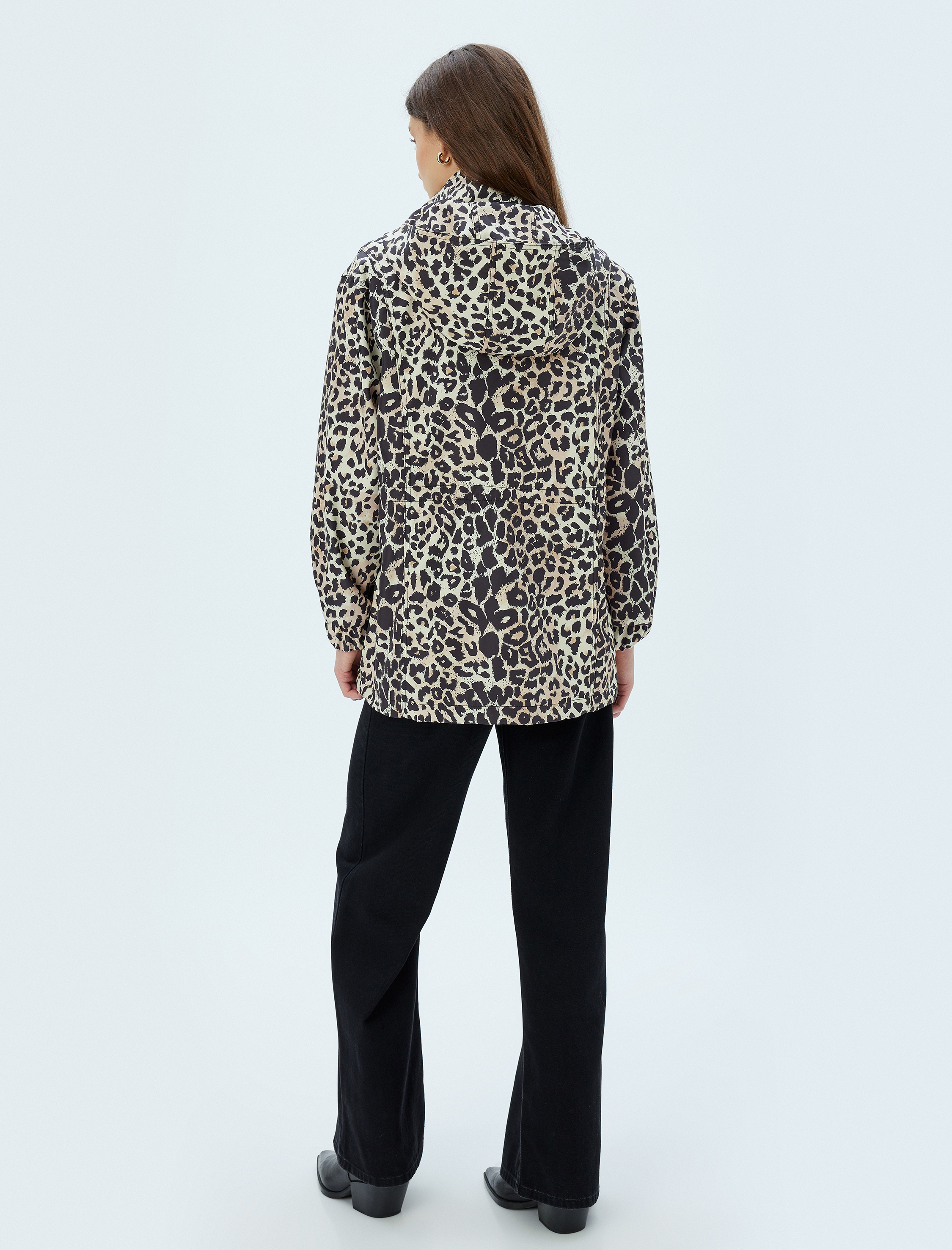   Kapüşonlu Cepli Leopar Desenli Yağmurluk