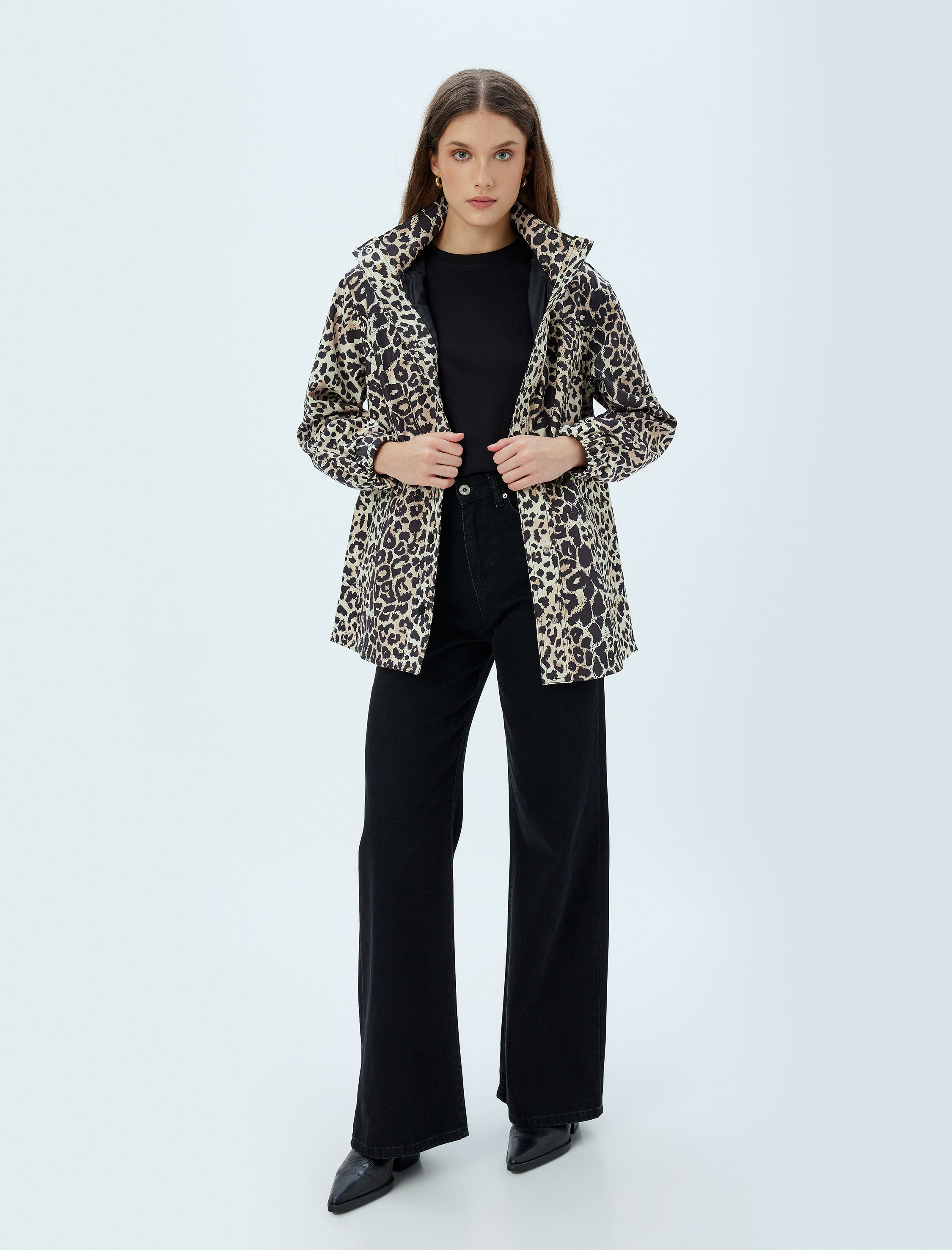   Kapüşonlu Cepli Leopar Desenli Yağmurluk