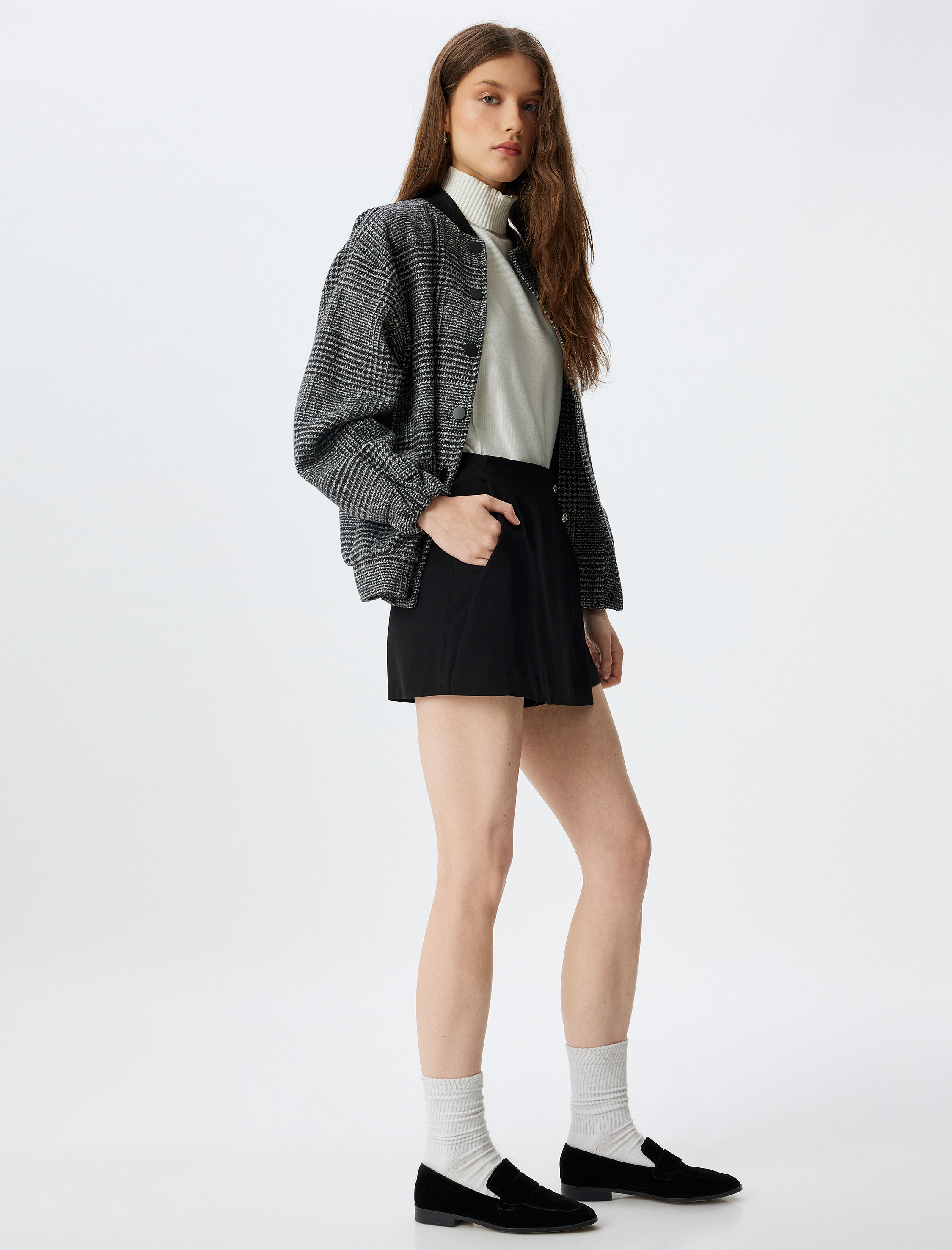   Kruvaze Düğme Detaylı Mini Şort Etek