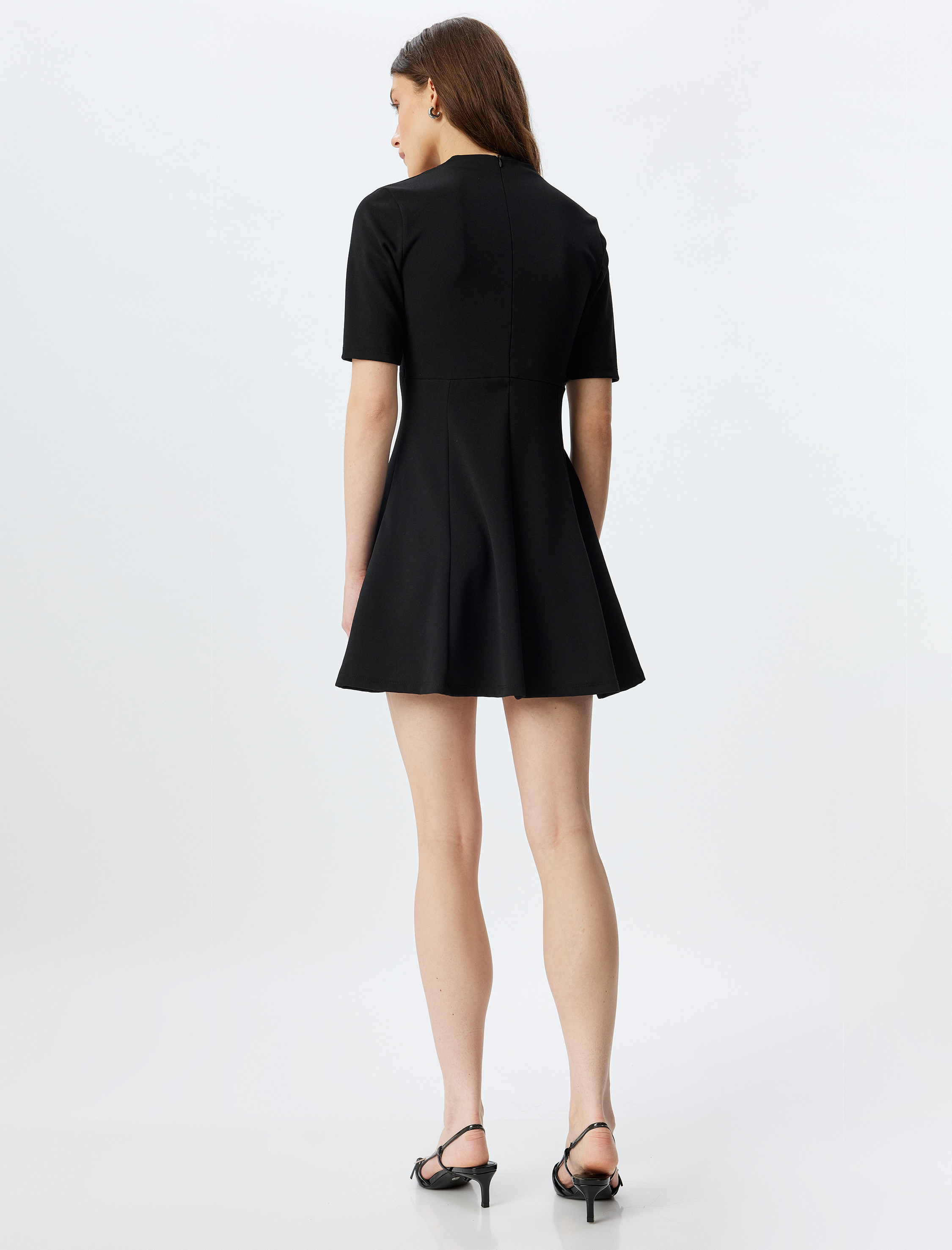   Yuvarlak Kesik Yaka A Kesim Kısa Kollu Krep Scuba Kumaş Mini Elbise