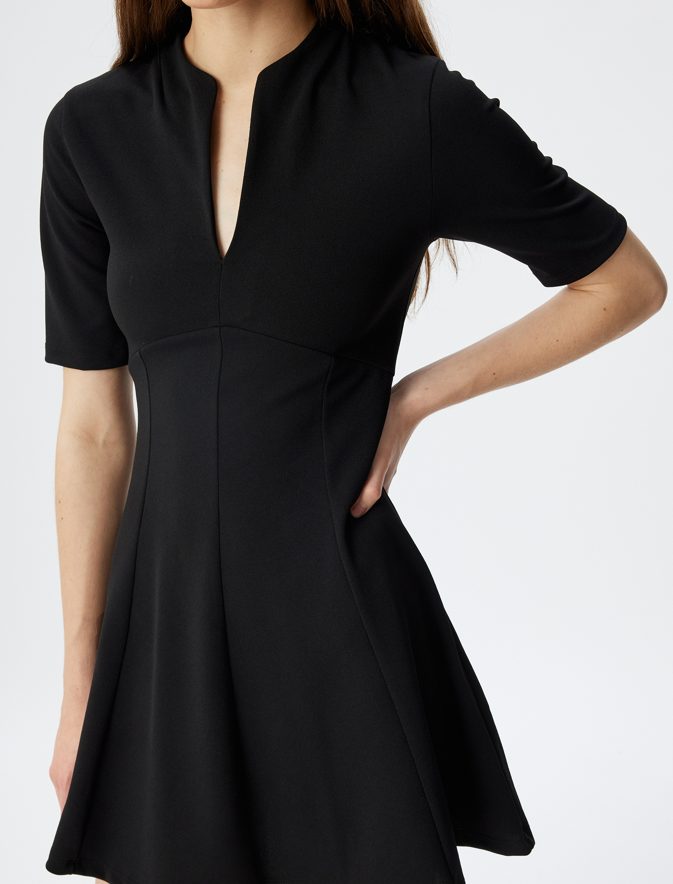   Yuvarlak Kesik Yaka A Kesim Kısa Kollu Krep Scuba Kumaş Mini Elbise