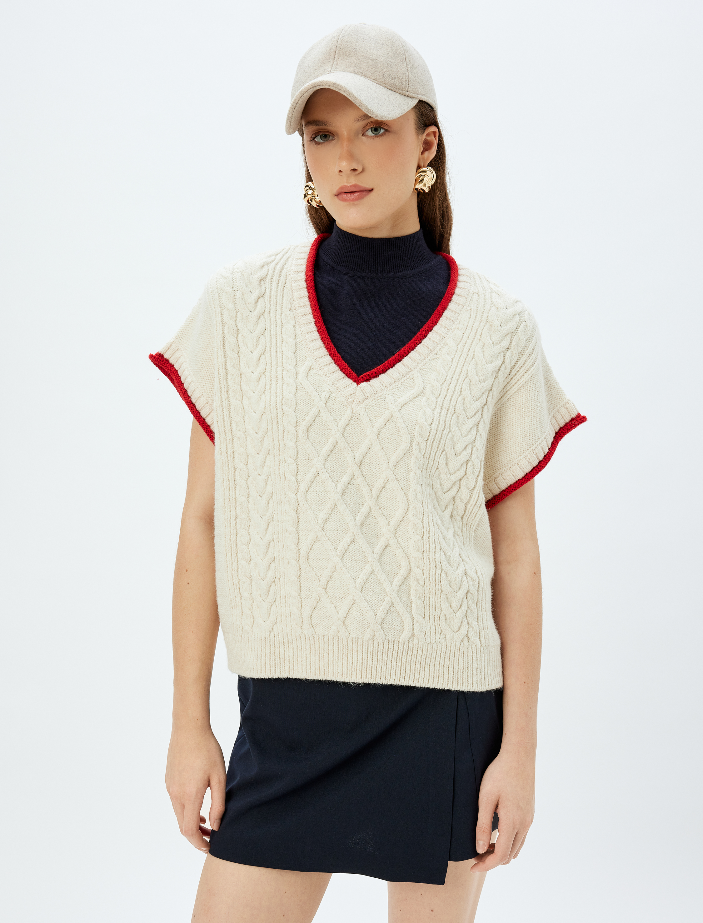   Koton X Sima Tarkan - V Yaka Renk Kontrast Detaylı Saç Örgü Oversize Süveter