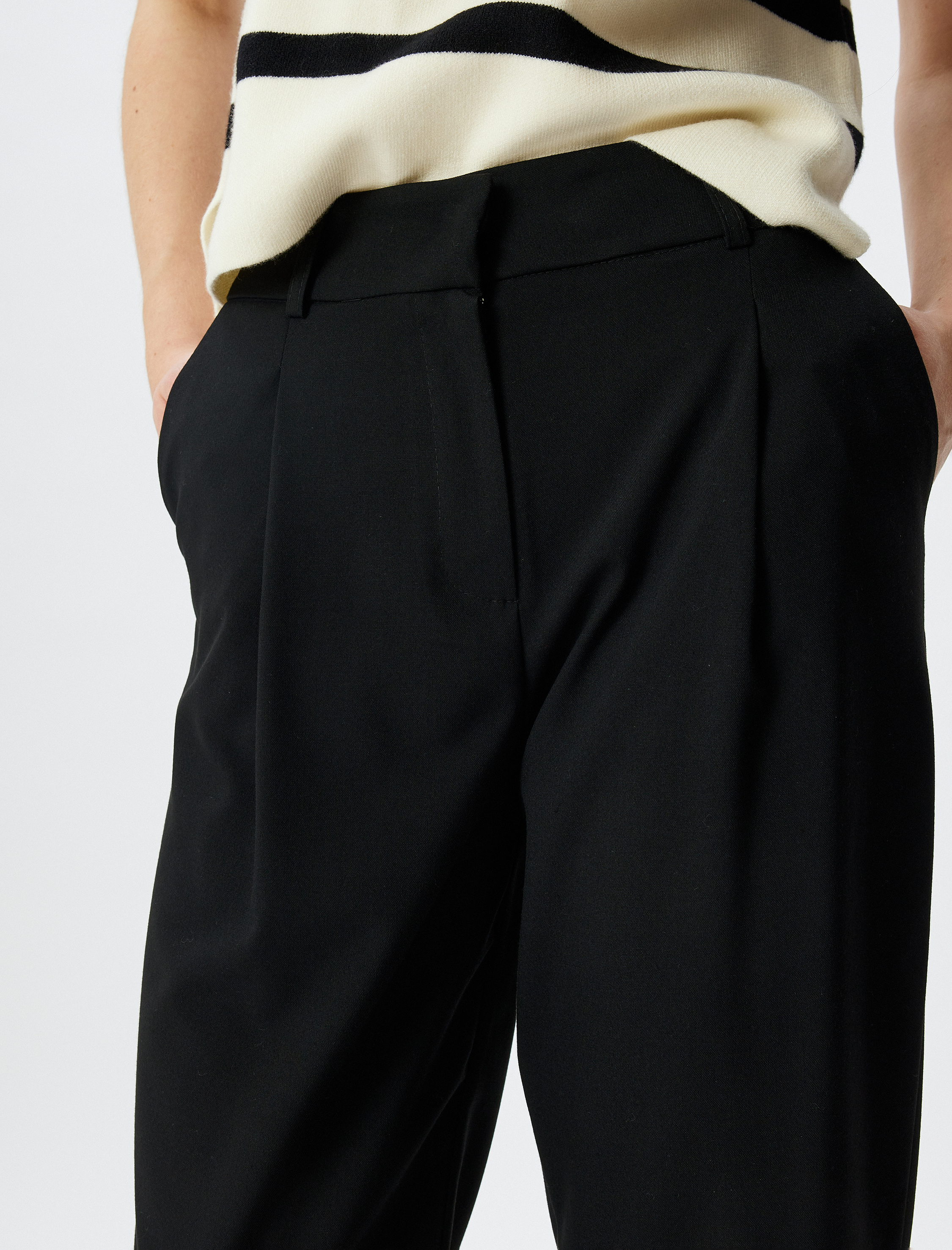   Yüksek Bel Cepli Havuç Kesim Kumaş Pantolon