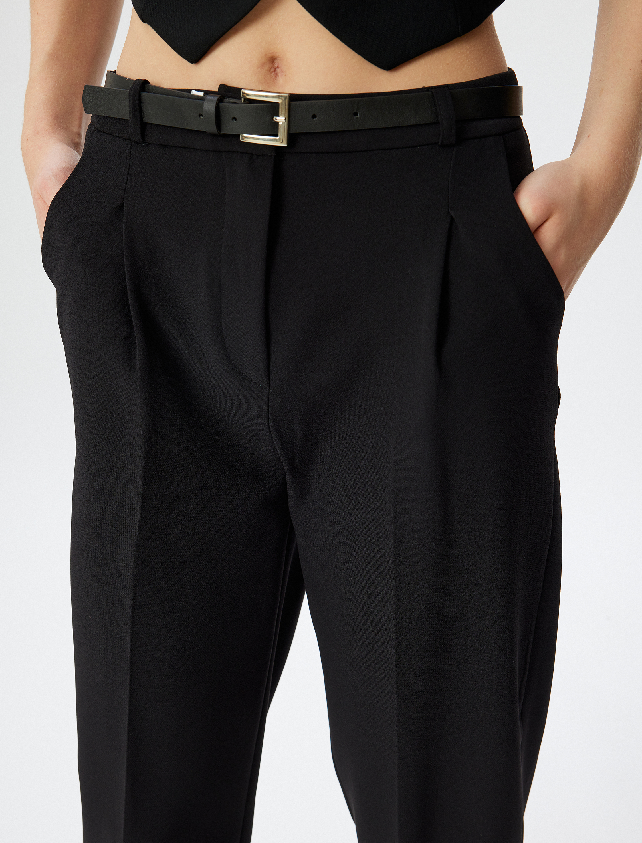   Havuç Kesim Kumaş Pantolon Kemerli Cepli