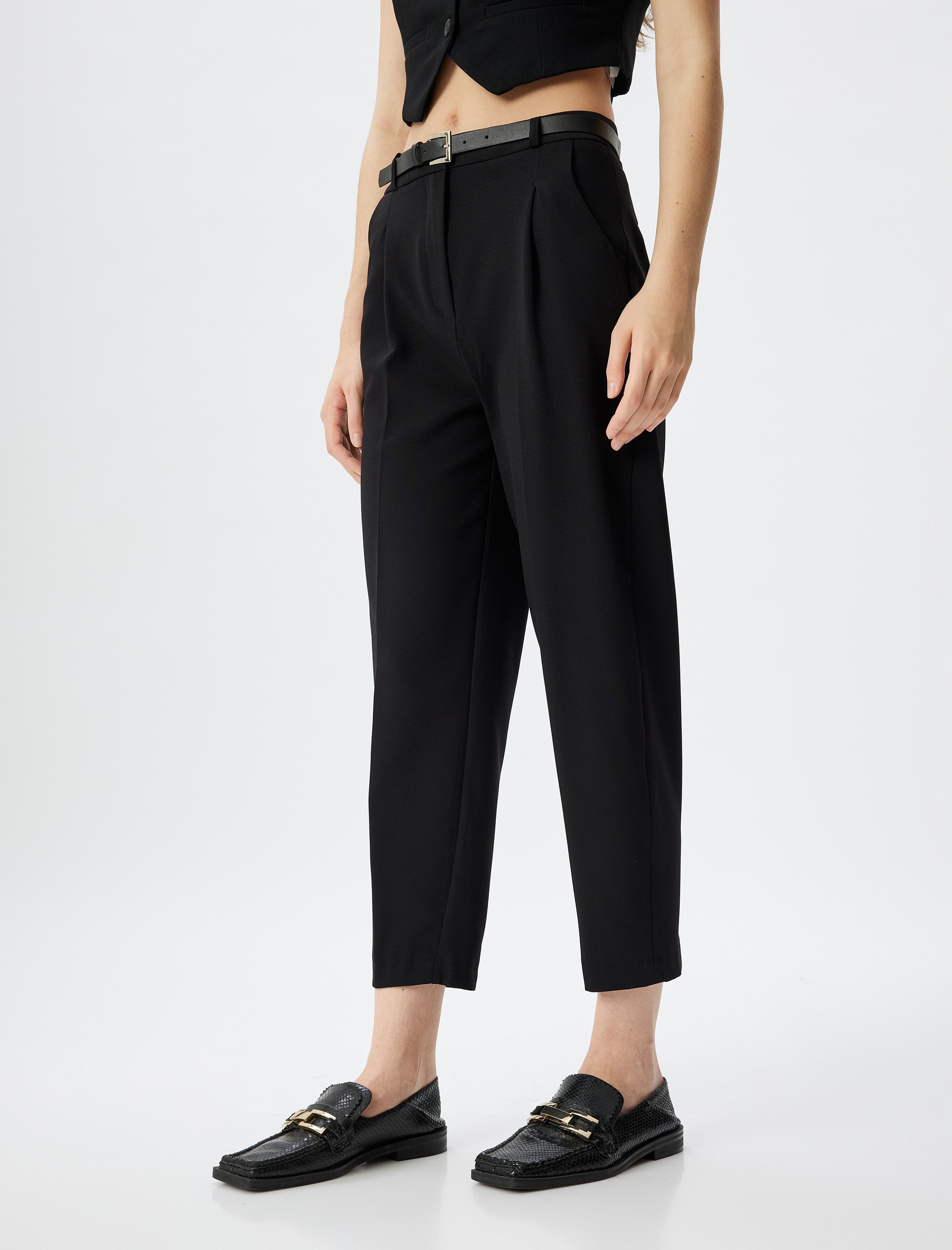   Havuç Kesim Kumaş Pantolon Kemerli Cepli